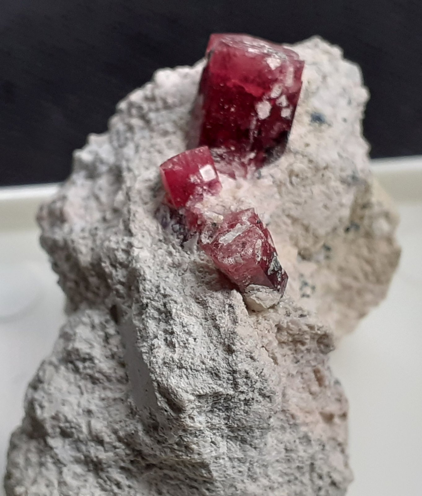 Beryl (variety red beryl)
3,5 x 3 cm
(Autor: Volkmar Stingl)
