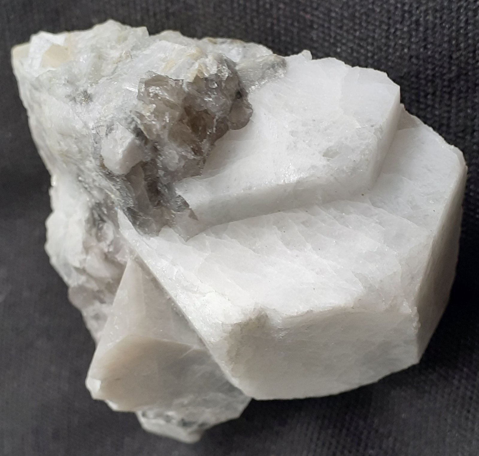 Beryl (variety Cs-beryl)
5 x 3,5 cm
(Autor: Volkmar Stingl)