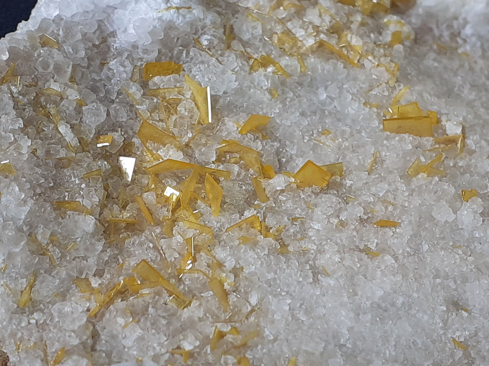 Wulfenite, Calcite
8,5 x 6 cm
(Autor: Volkmar Stingl)