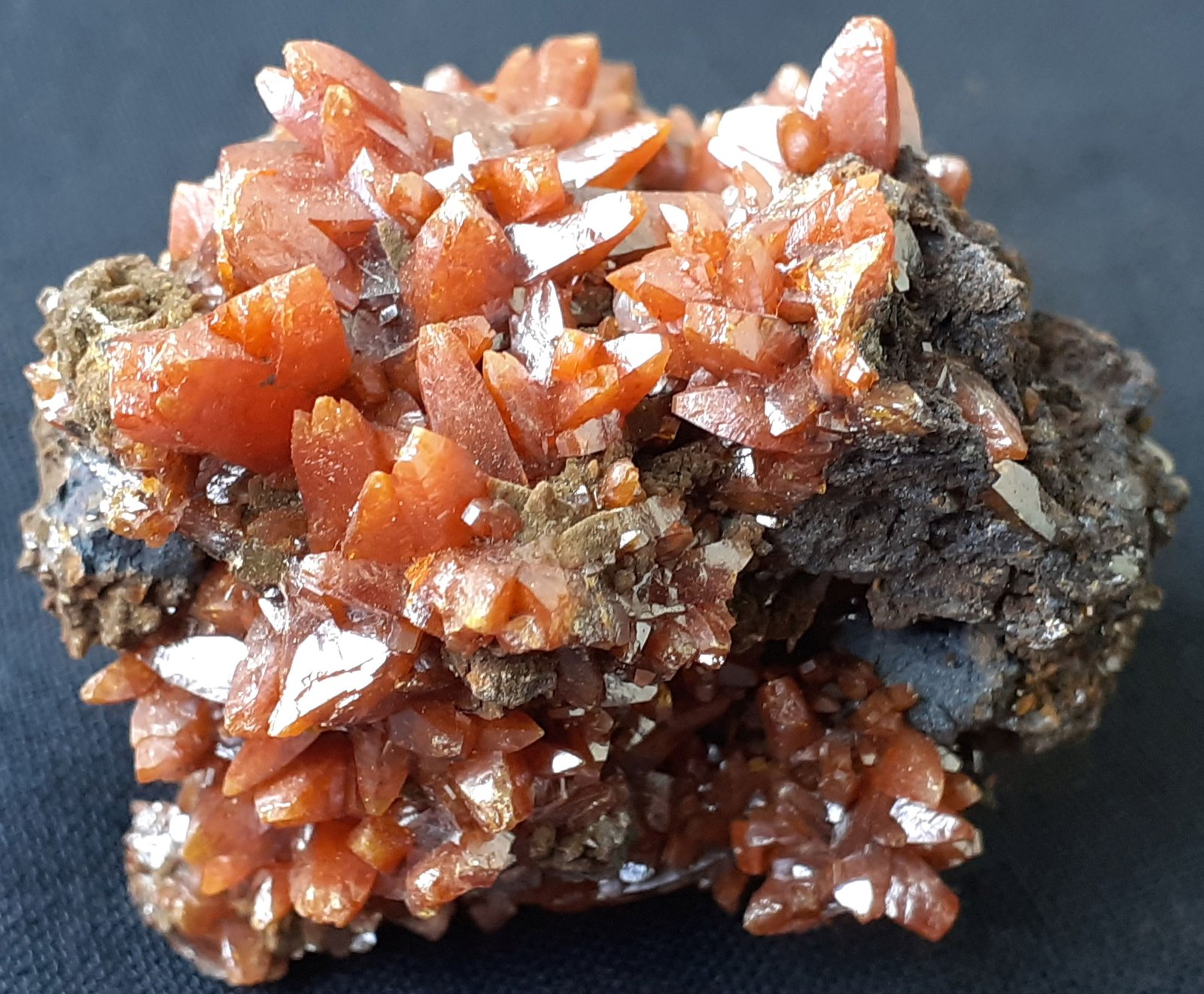 Wulfenite
4 x 4 cm
(Autor: Volkmar Stingl)