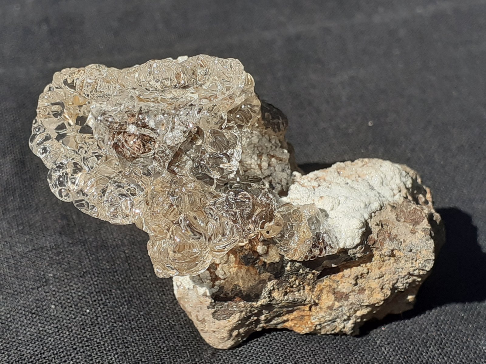 Opal (variety hyalite)
5 x 3 cm
(Autor: Volkmar Stingl)