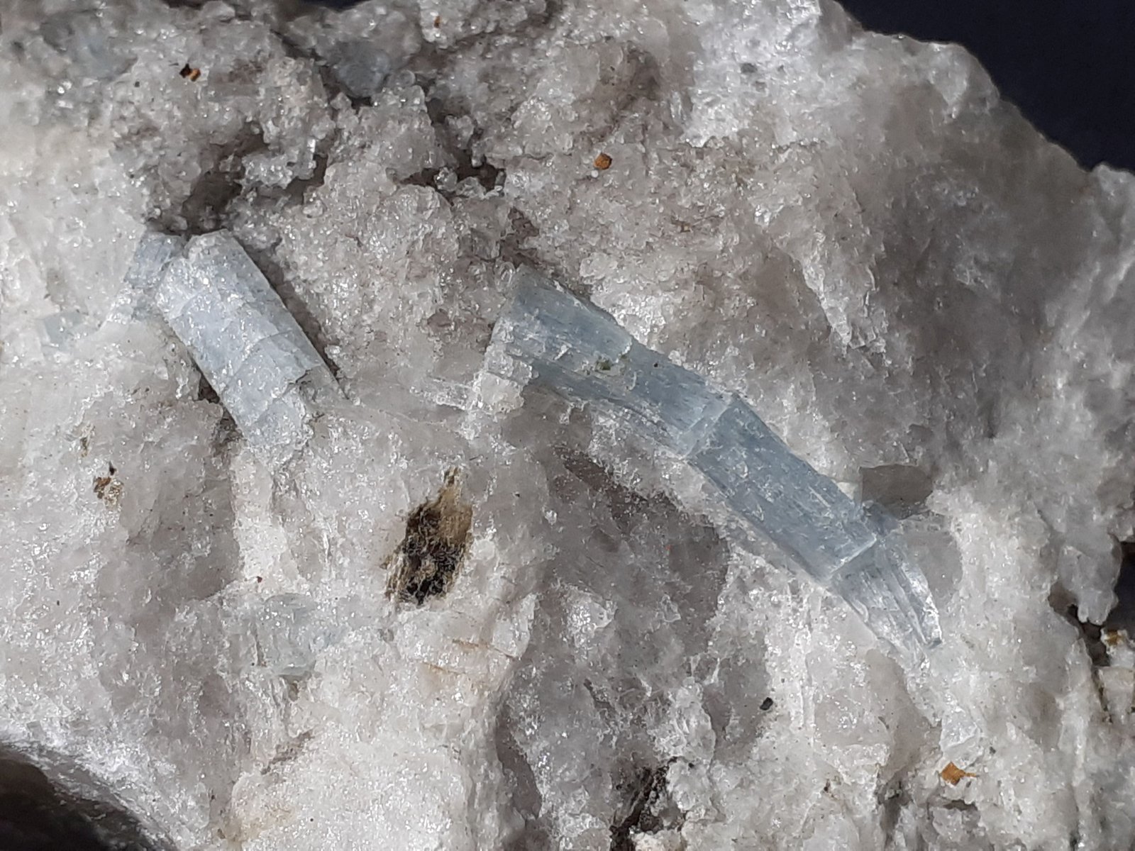 Beryl (variety aquamarine)
6 x 4 cm
(Autor: Volkmar Stingl)