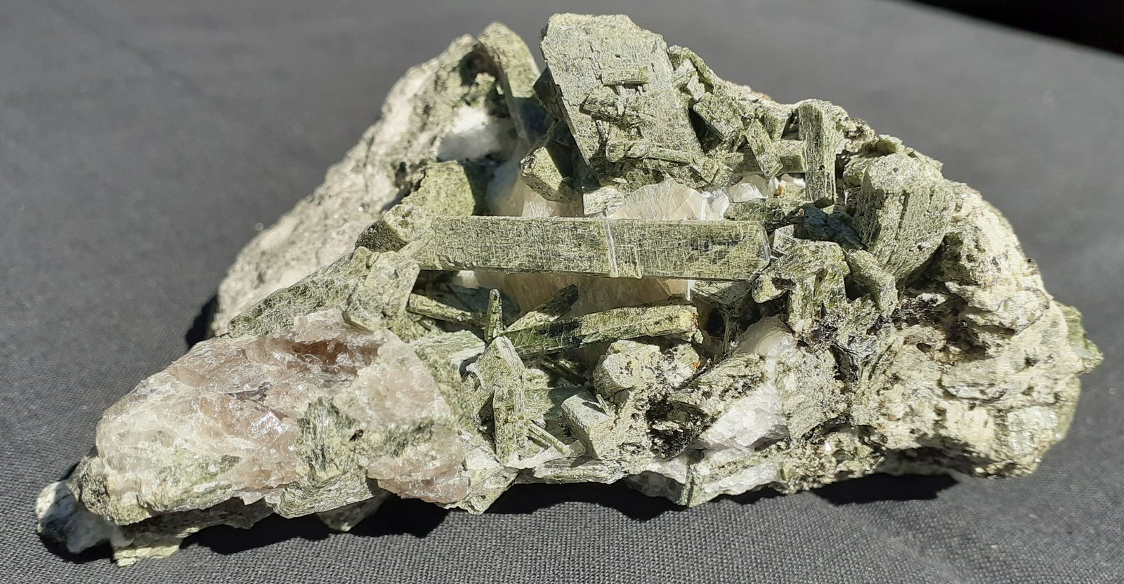 uralite (Actinolite after Diopside)
10 x 8 cm
(Autor: Volkmar Stingl)