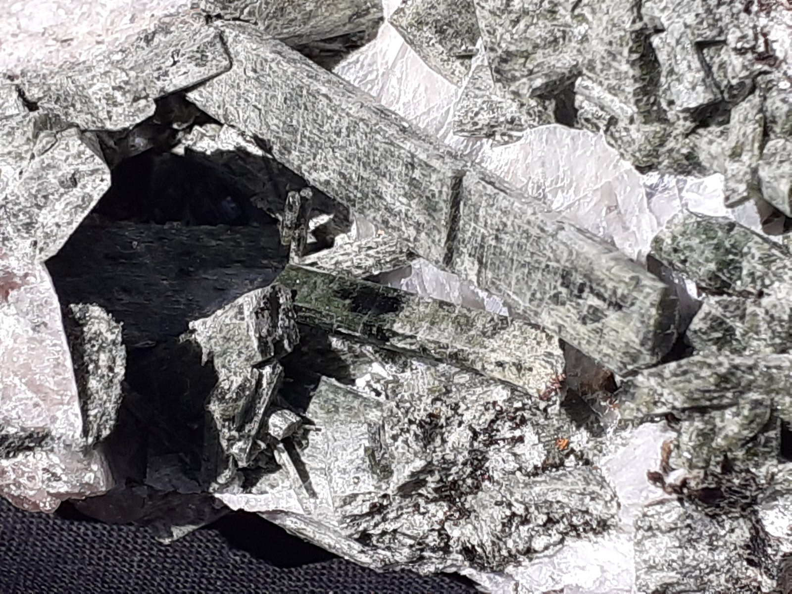 uralite (Actinolite after Diopside)
10 x 8 cm
(Autor: Volkmar Stingl)