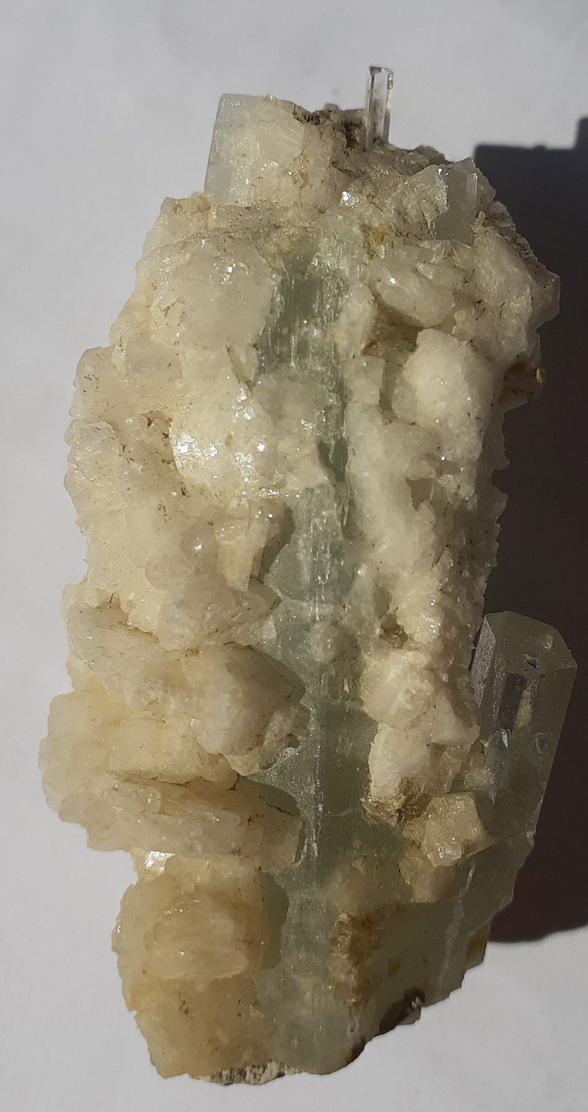 Beryl (variety Aquamarine), Albite
5,5 x 3 cm
(Autor: Volkmar Stingl)
