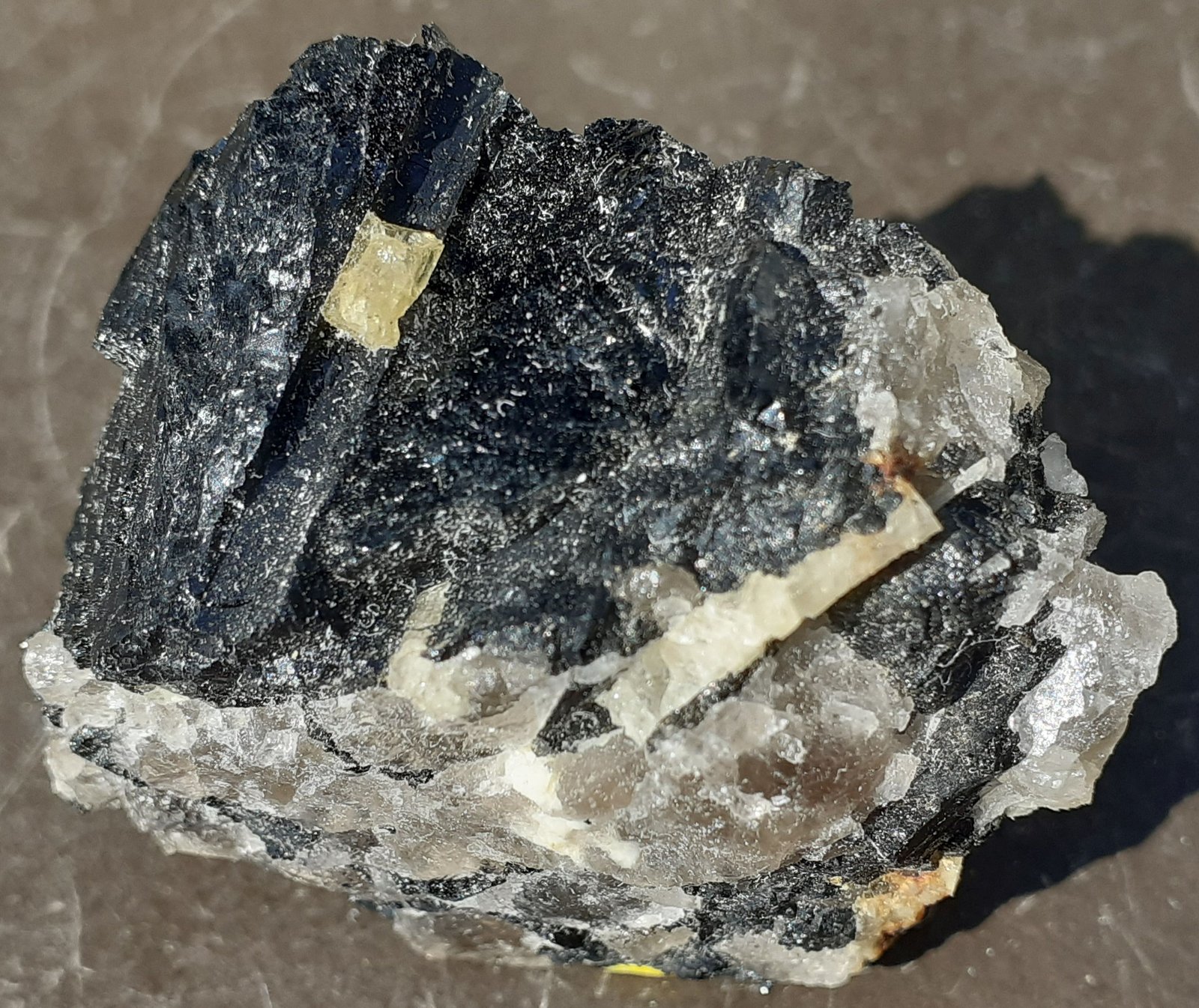 Beryl, Schorl (Group Tourmaline)
4 x 3 cm
(Autor: Volkmar Stingl)
