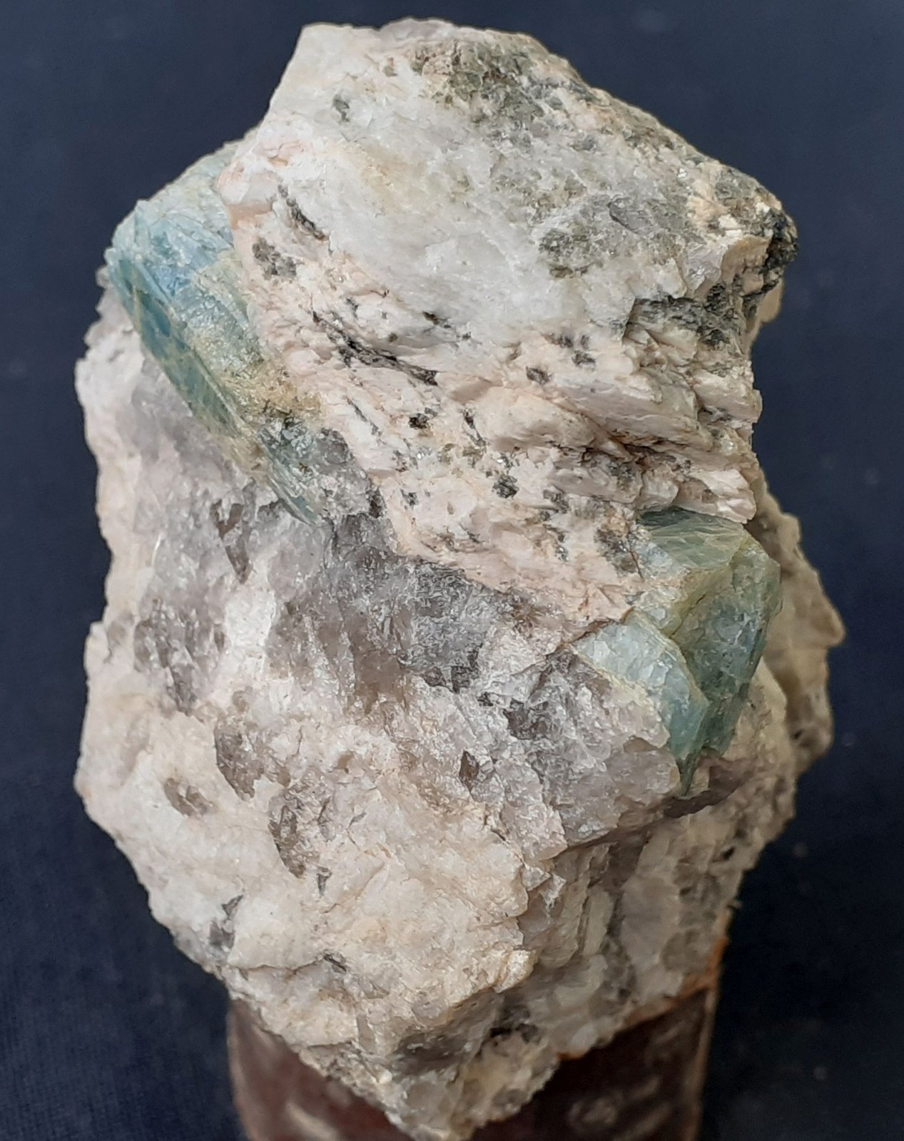 Beryl (variety aquamarine)
4 x 4 cm
(Autor: Volkmar Stingl)