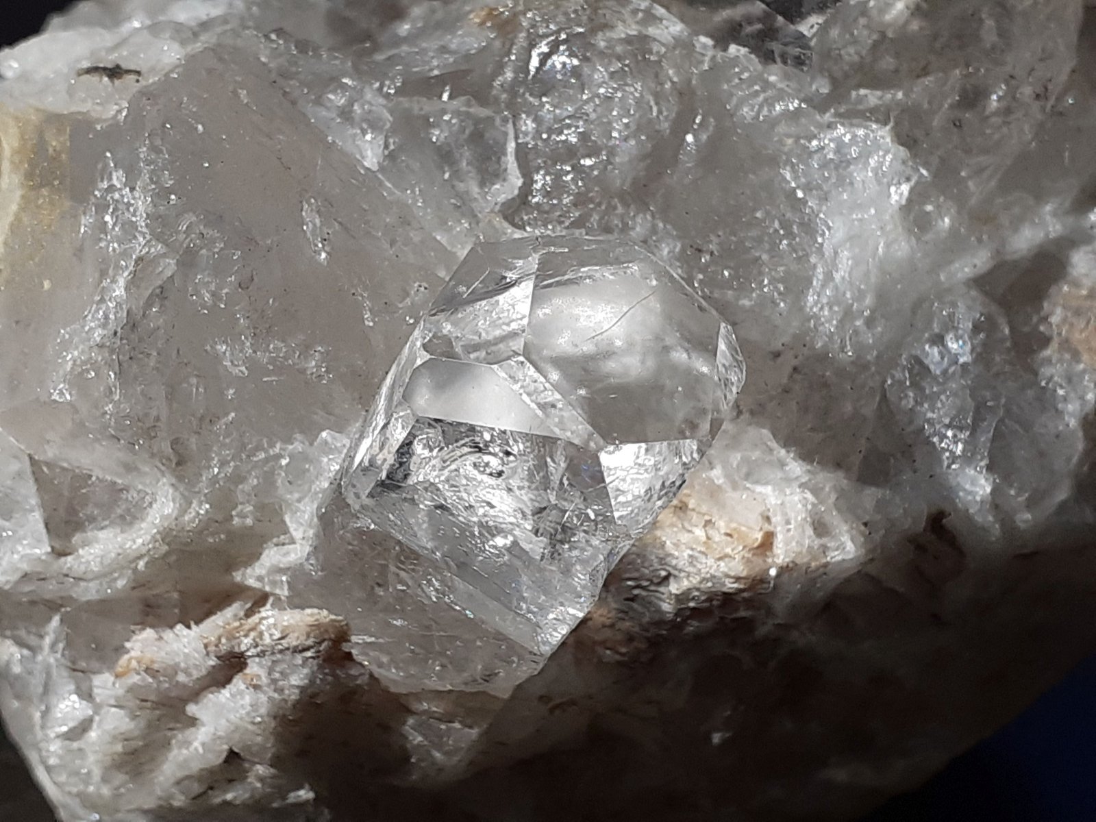 Topaz
8 x 6 cm
(Autor: Volkmar Stingl)