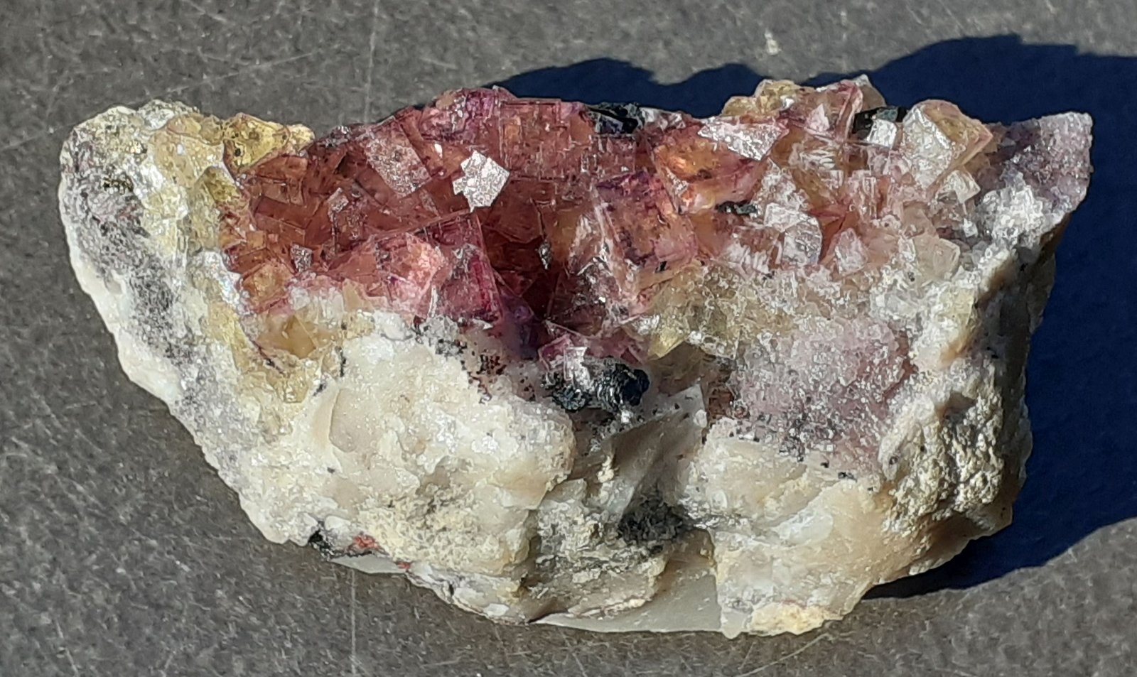 Fluorite
4,5 x 2,5 cm
(Autor: Volkmar Stingl)