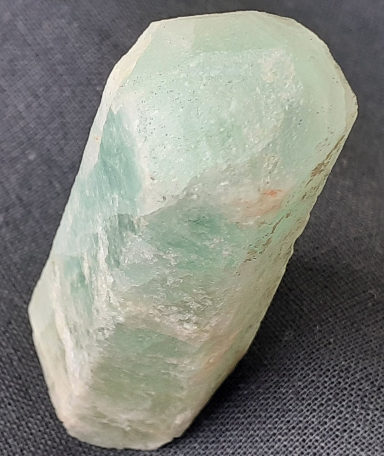 Beryl (variety aquamarine)
4,5 x 1,5 cm
(Autor: Volkmar Stingl)