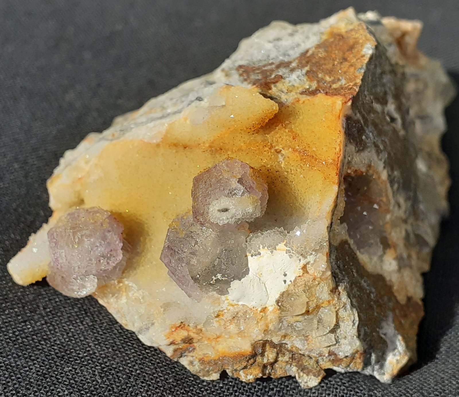 Fluorite
7,5 x 7,5 cm
(Autor: Volkmar Stingl)