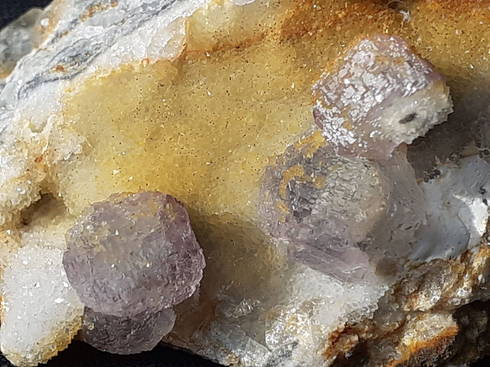 Fluorite
7,5 x 7,5 cm
(Autor: Volkmar Stingl)