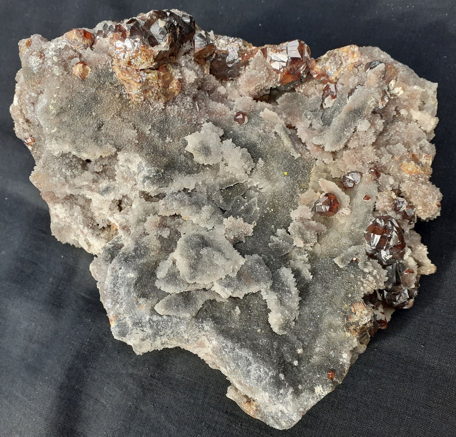 Sphalerite, Quartz
16 x 14 cm
(Autor: Volkmar Stingl)