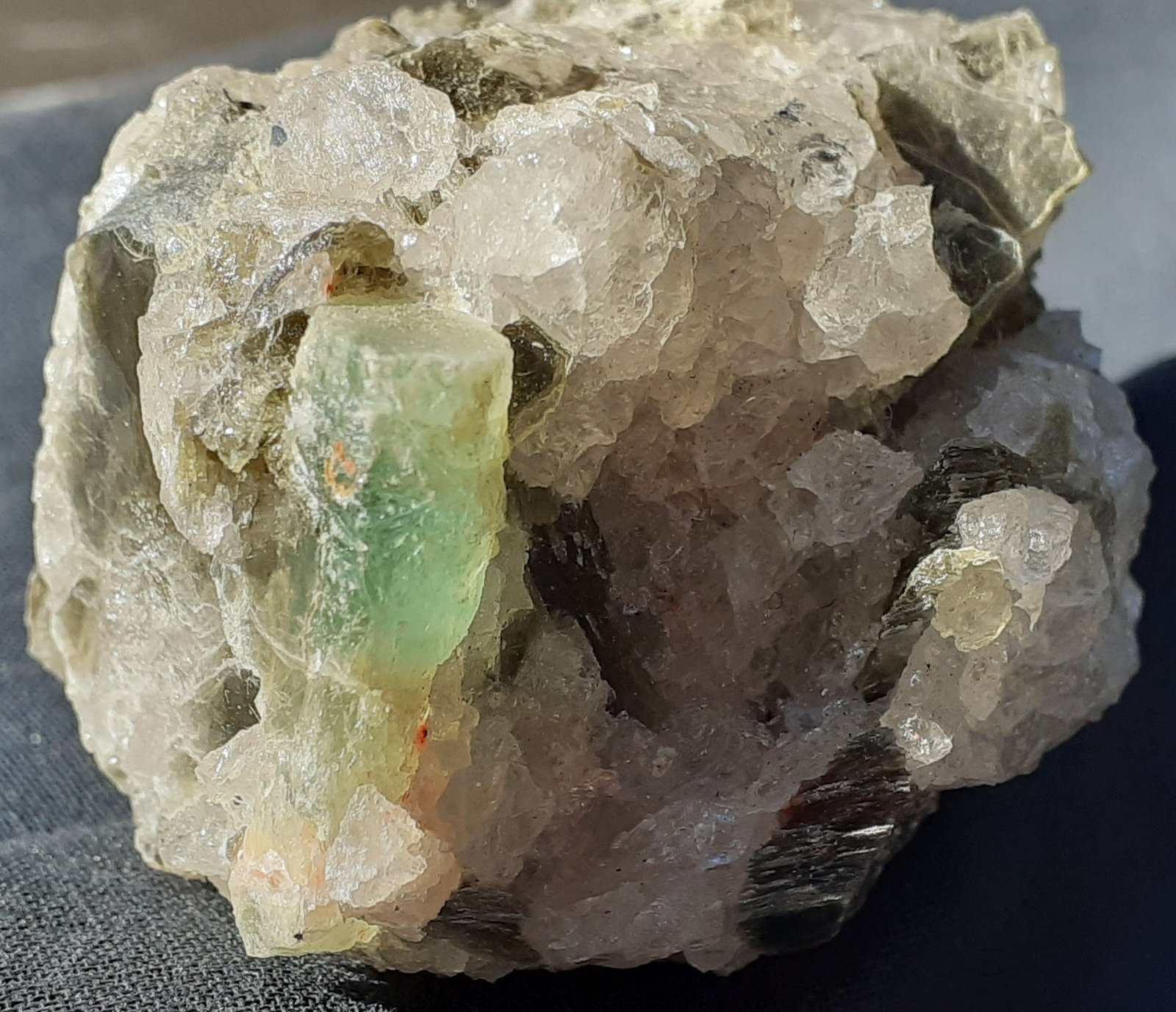 Beryl (variety aquamarine)
6 x 4 cm
(Autor: Volkmar Stingl)