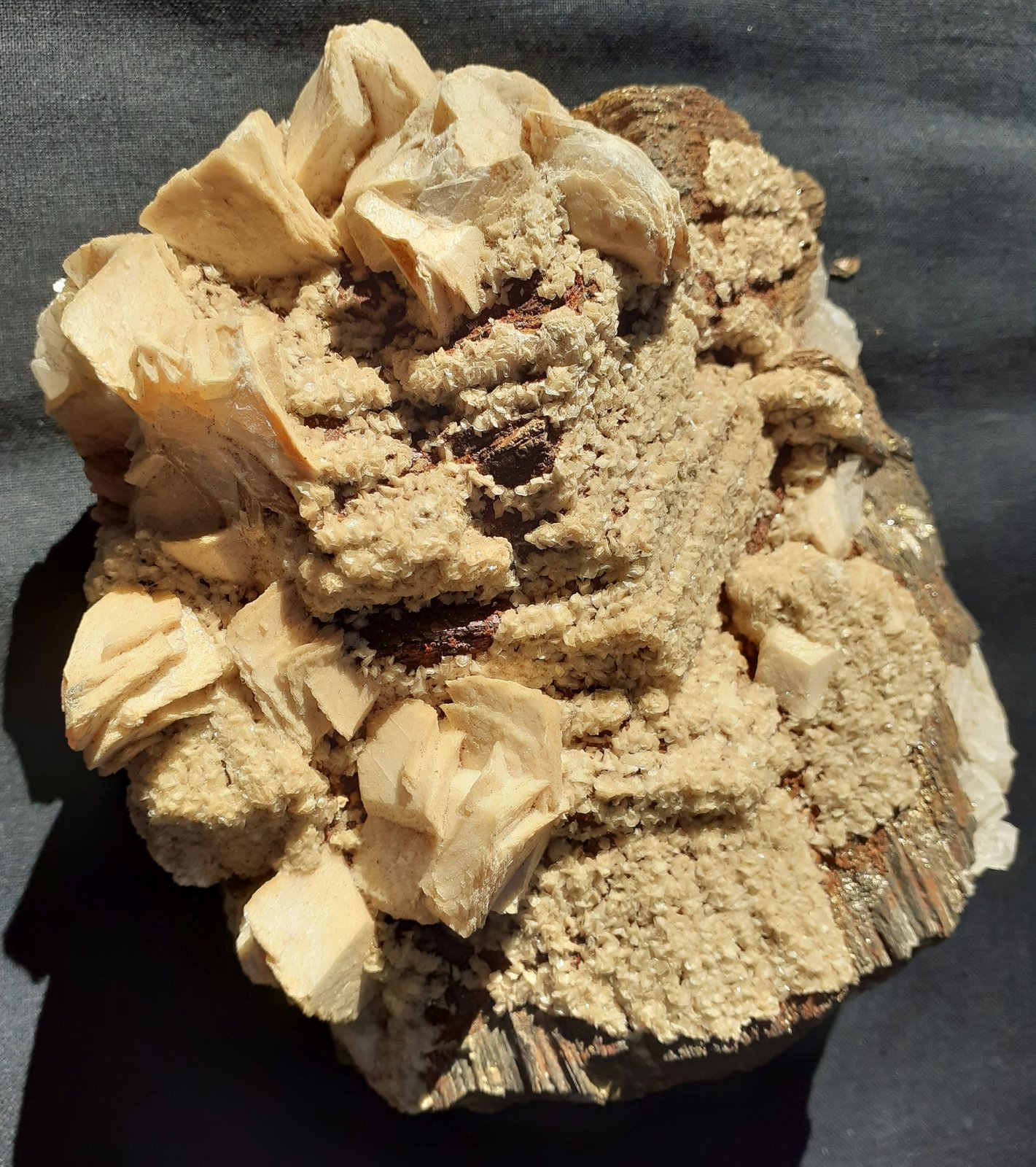 Pyrrhotite, Dolomite
12 x 9 cm
(Autor: Volkmar Stingl)