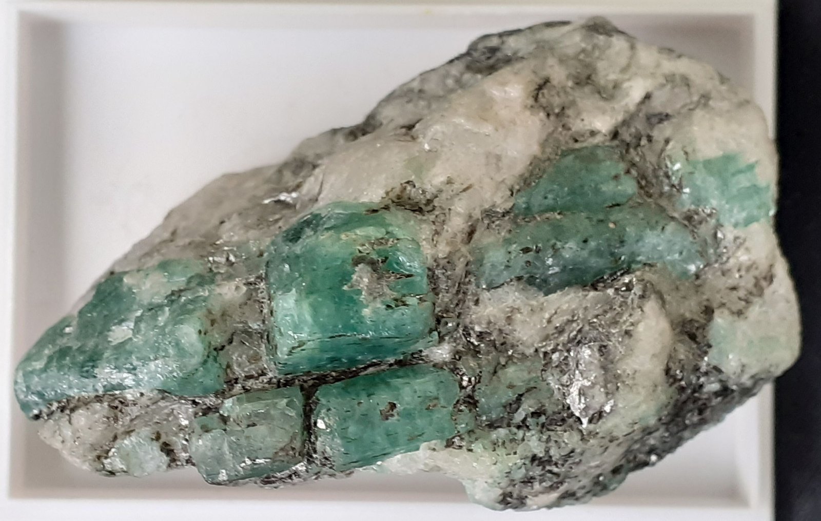 Beryl (variety Emerald)
5 x 3 cm
(Autor: Volkmar Stingl)