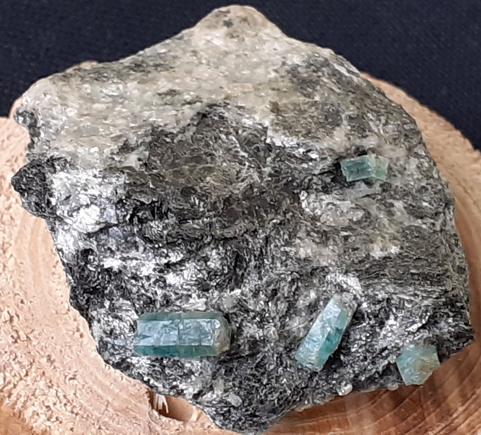 Beryl (variety Emerald)
3 x 2,5 cm
(Autor: Volkmar Stingl)