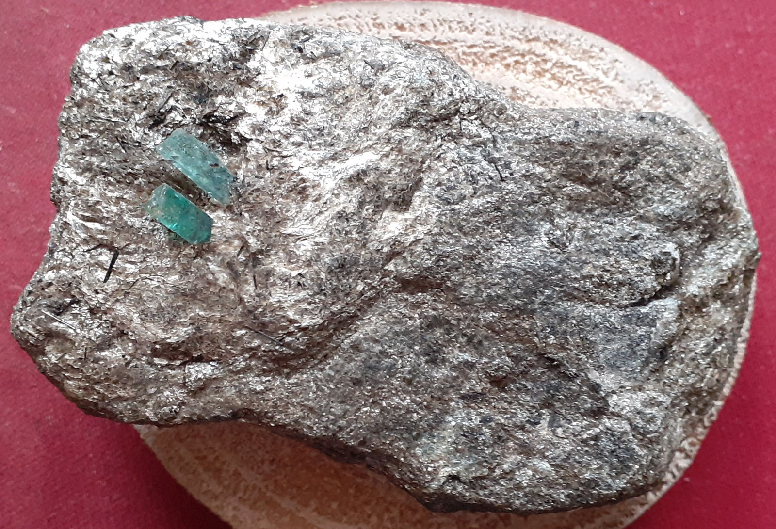 Beryl (variety Emerald)
6 x 4 cm
(Autor: Volkmar Stingl)