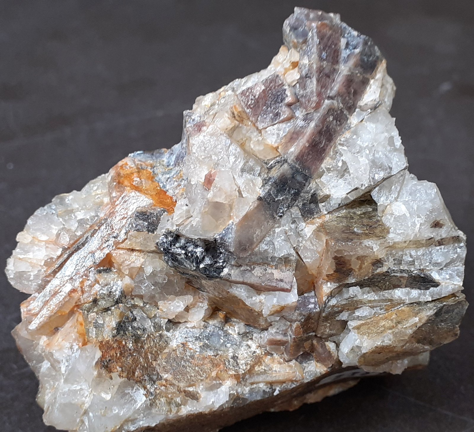 Andalusite
5 x 4,5 cm
(Autor: Volkmar Stingl)