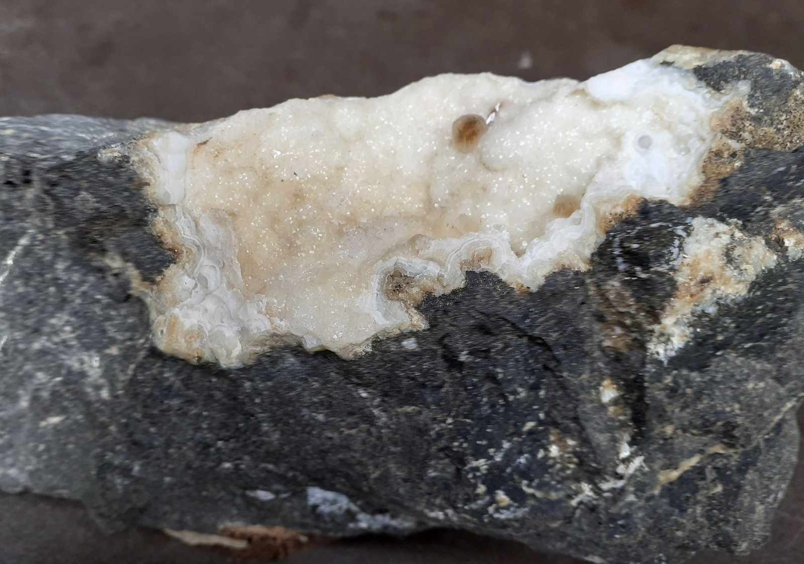 Calcite, Quartz
FoV 7 x 5 cm
(Autor: Volkmar Stingl)