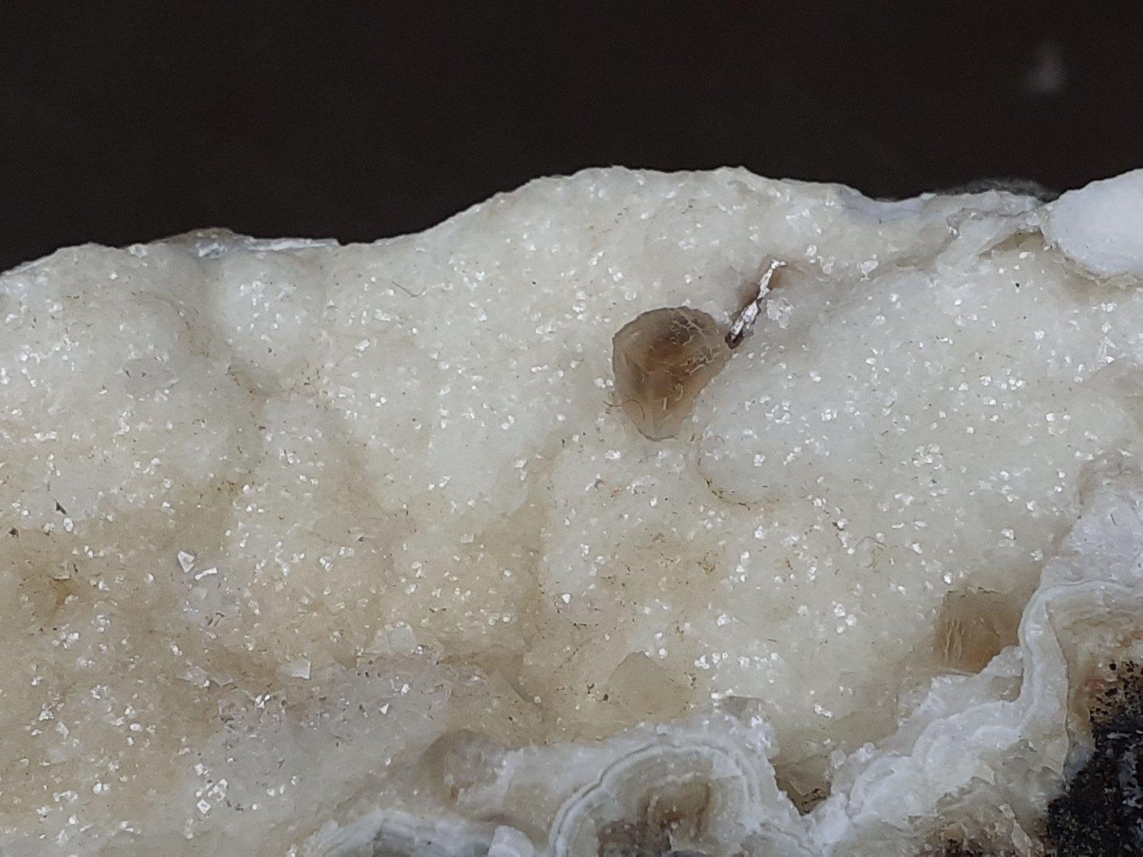 Calcite, Quartz
FoV 7 x 5 cm
(Autor: Volkmar Stingl)