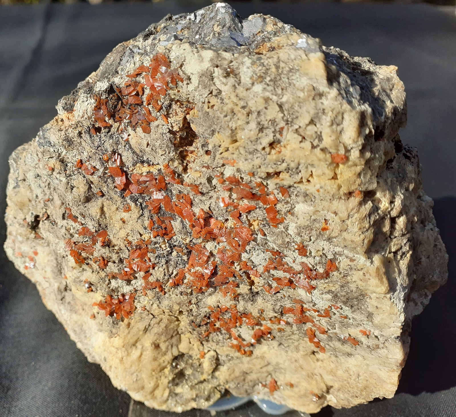 Wulfenite, Galena
11 x 10 cm
(Autor: Volkmar Stingl)