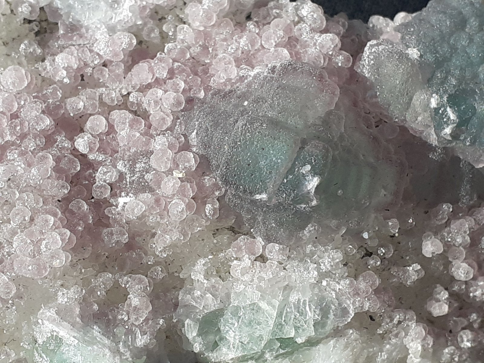 Fluorite
9,5 x 5,5 cm
(Autor: Volkmar Stingl)