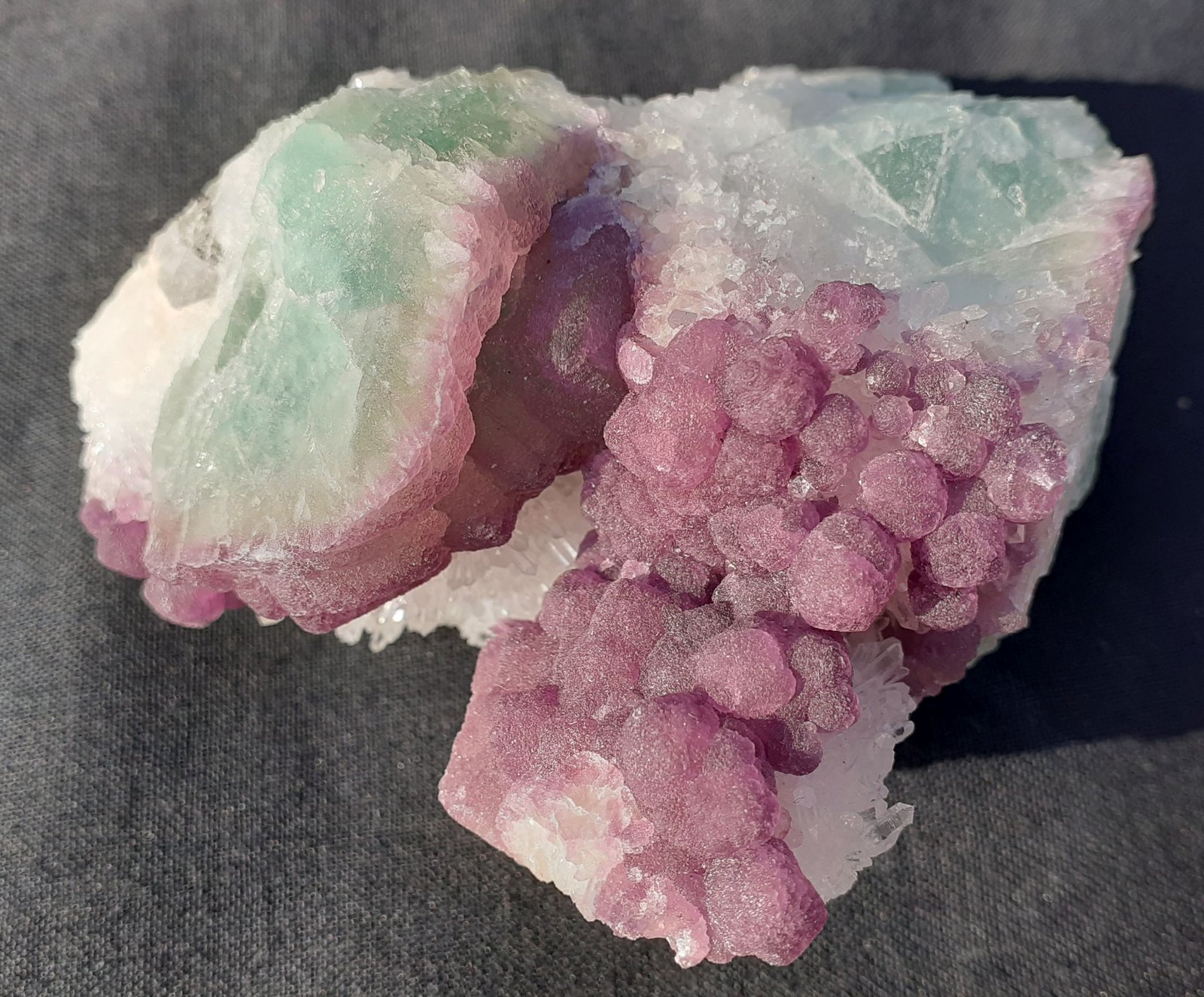 Fluorite, Quartz
7,5 x 7 cm
(Autor: Volkmar Stingl)