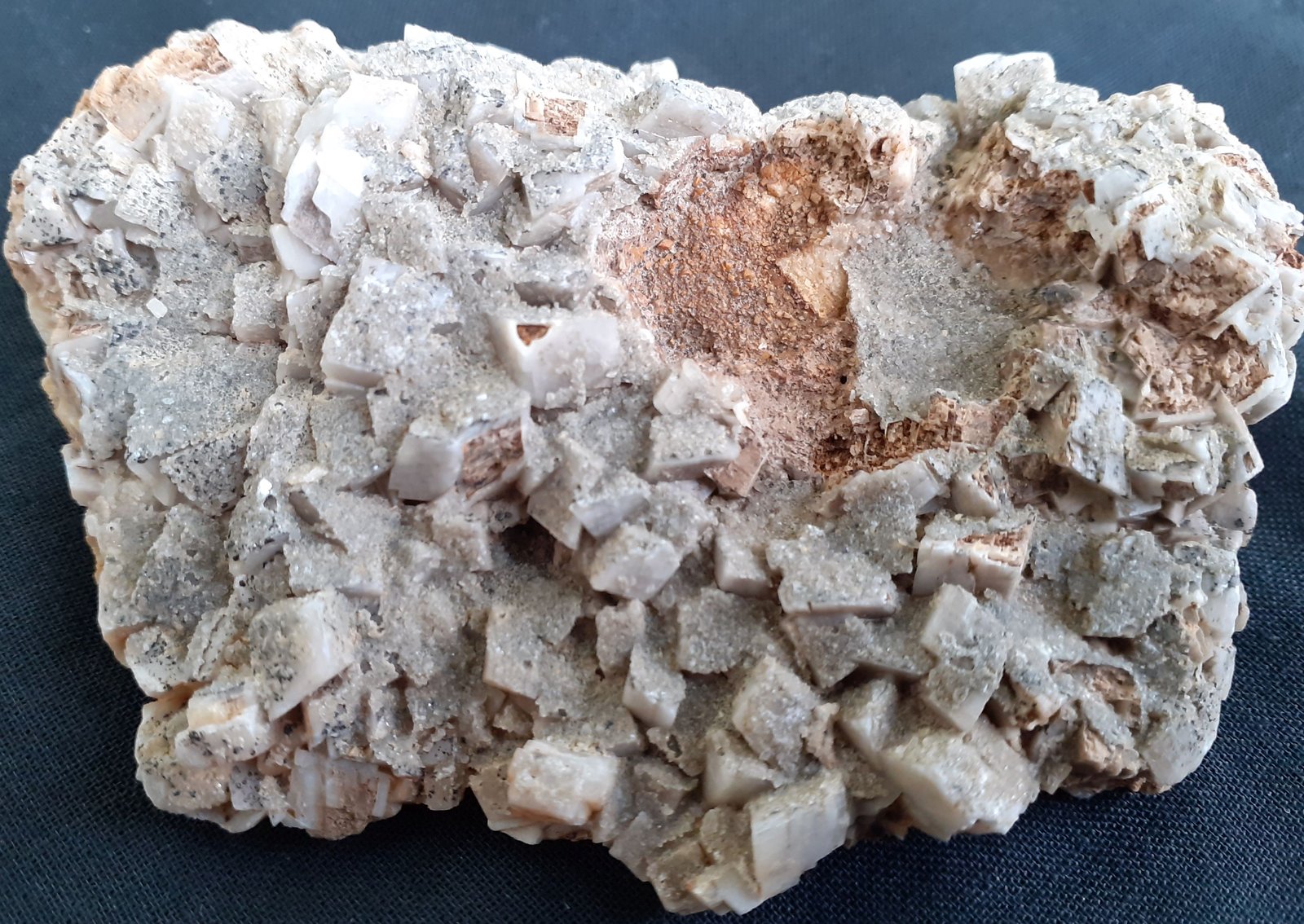 Dolomite, Calcite
8,5 x 6 cm
(Autor: Volkmar Stingl)