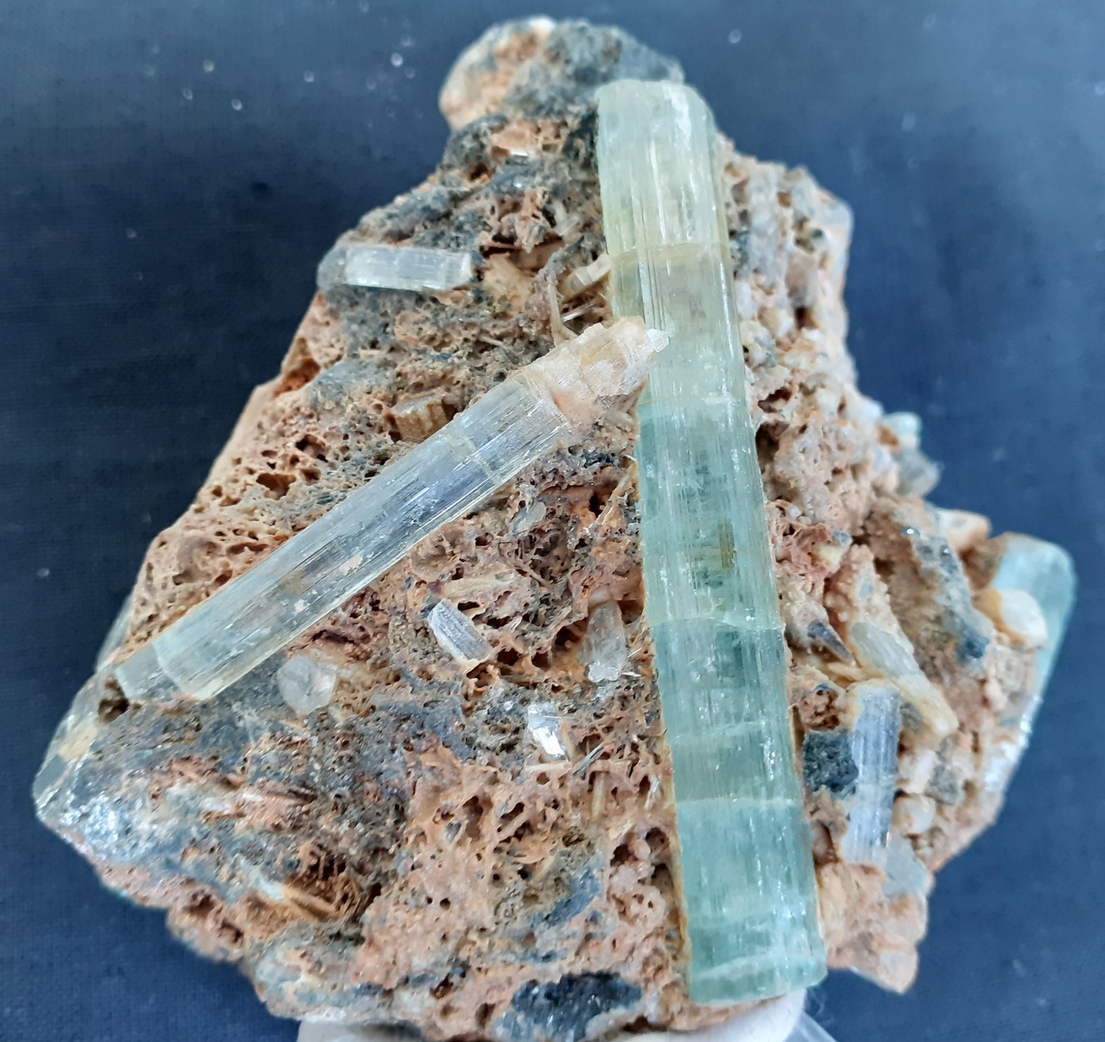 Beryl (variety Aquamarine)
7 x 7 cm
(Autor: Volkmar Stingl)
