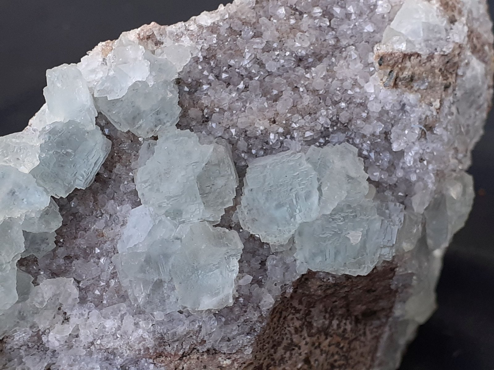 Fluorite, Quartz
FoV 7 x 6 cm
(Autor: Volkmar Stingl)