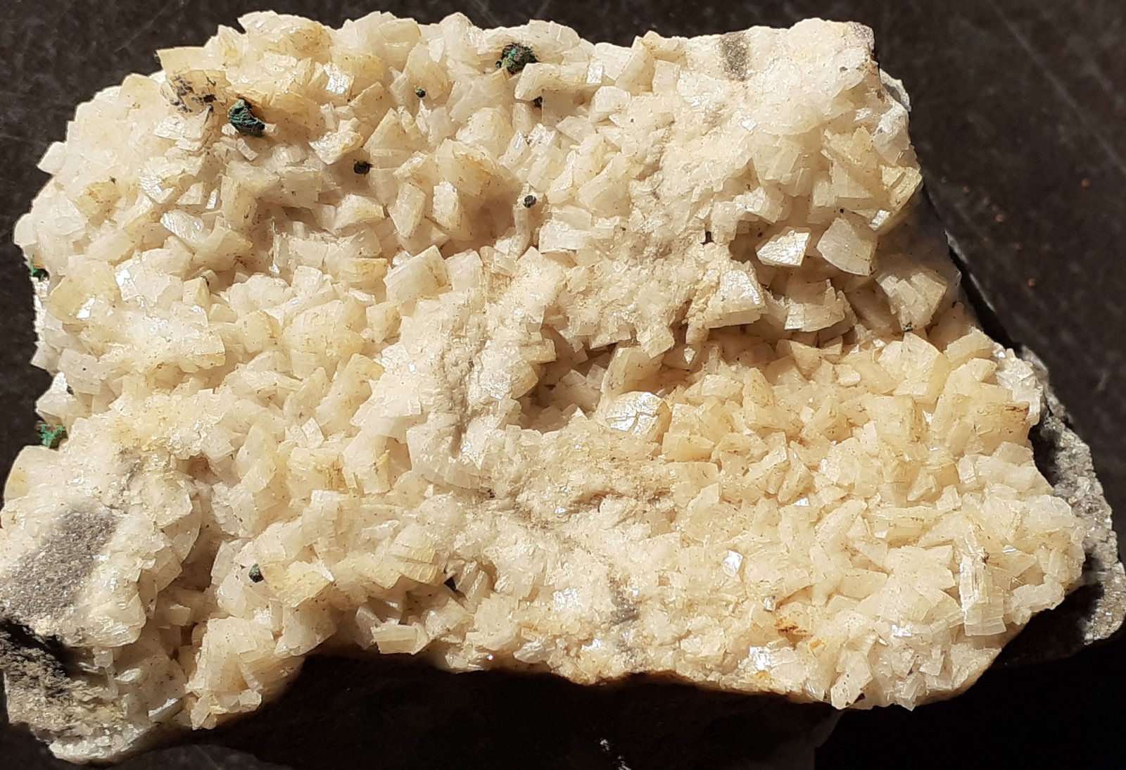 Dolomite, Chalcopyrite, Malachite
6 x 4 cm
(Autor: Volkmar Stingl)
