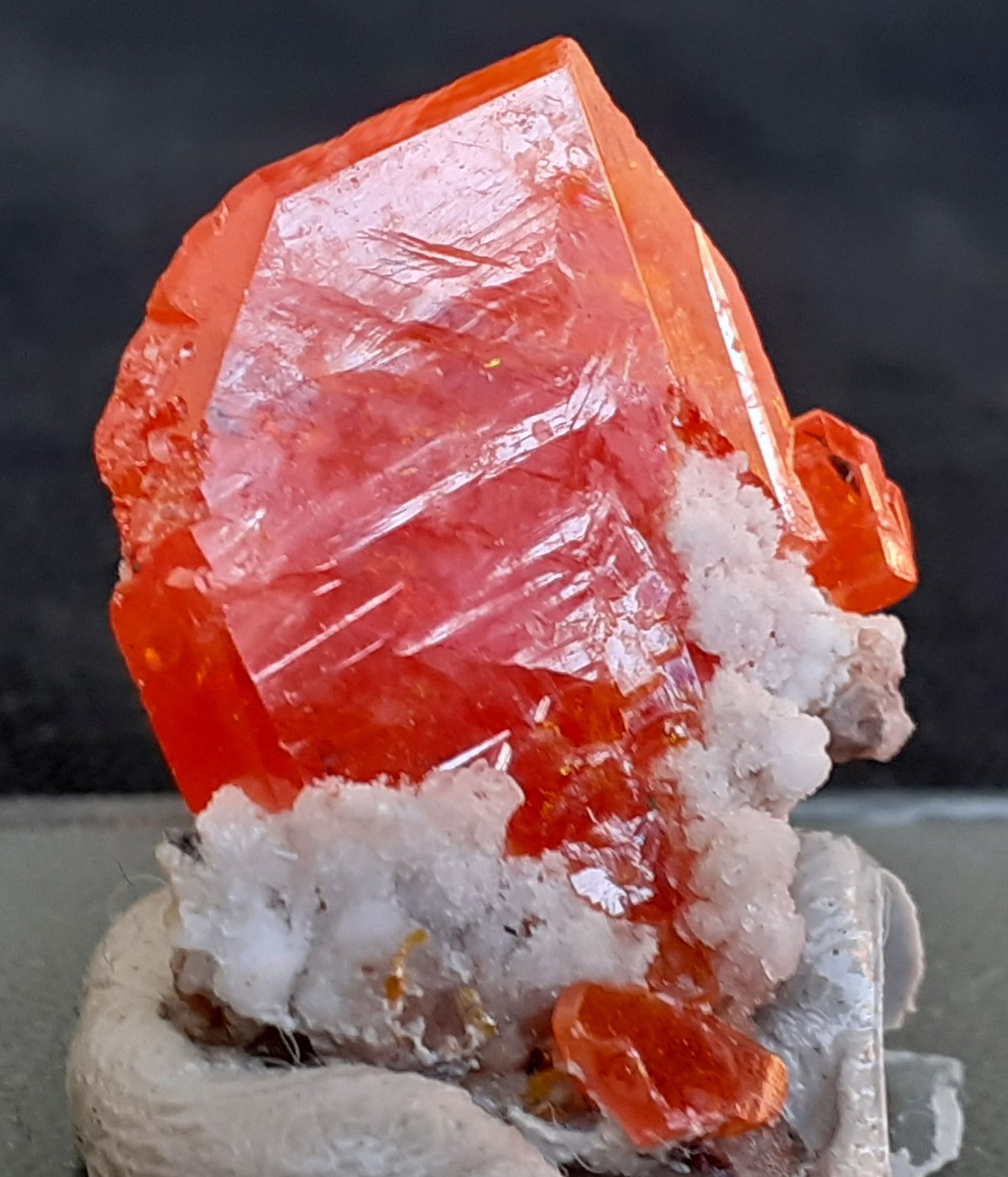 Wulfenite, Calcite
2 x 1,5 cm
(Autor: Volkmar Stingl)