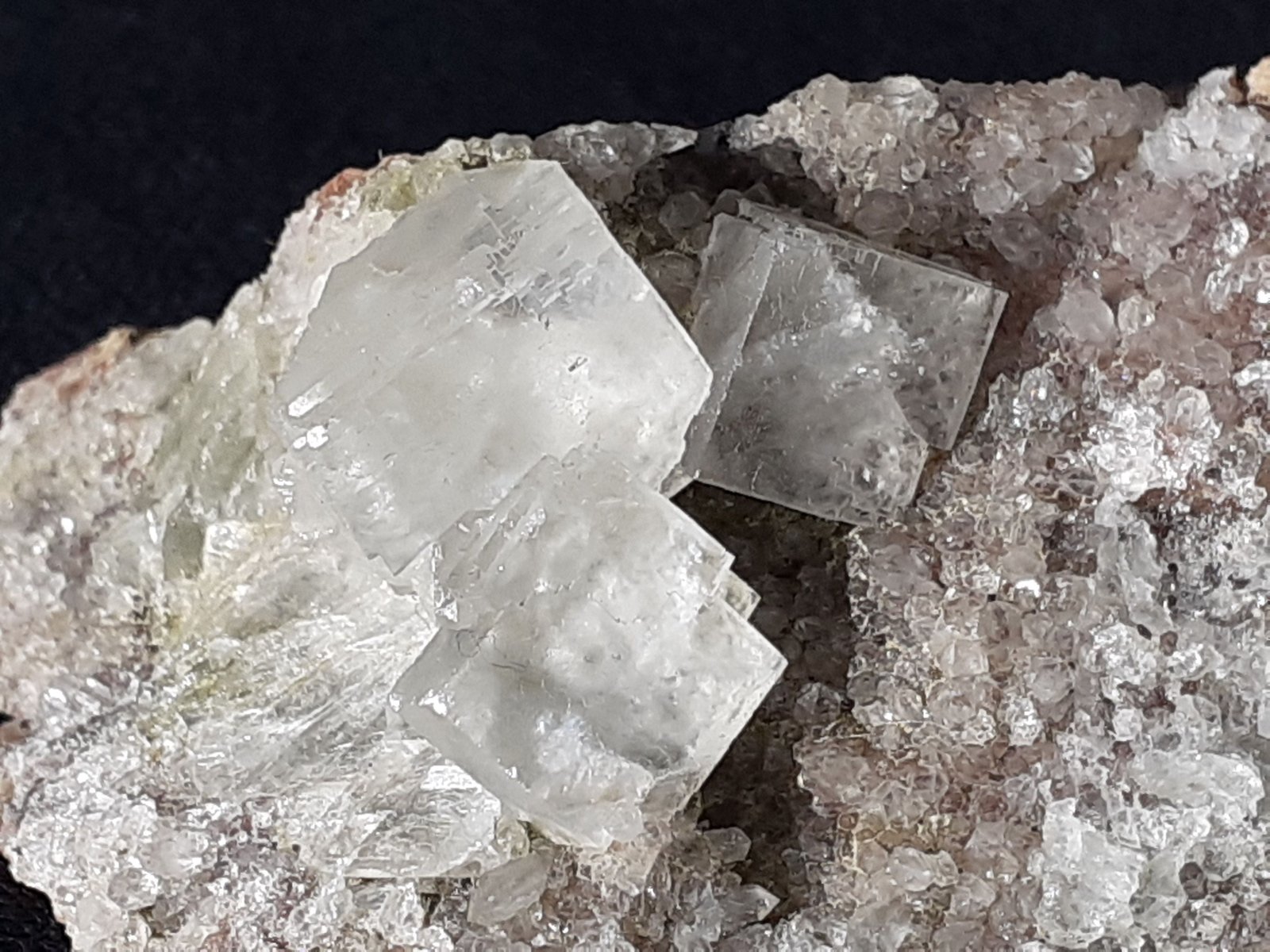 Fluorite, Quartz
FoV ca. 3 x 3 cm
(Autor: Volkmar Stingl)