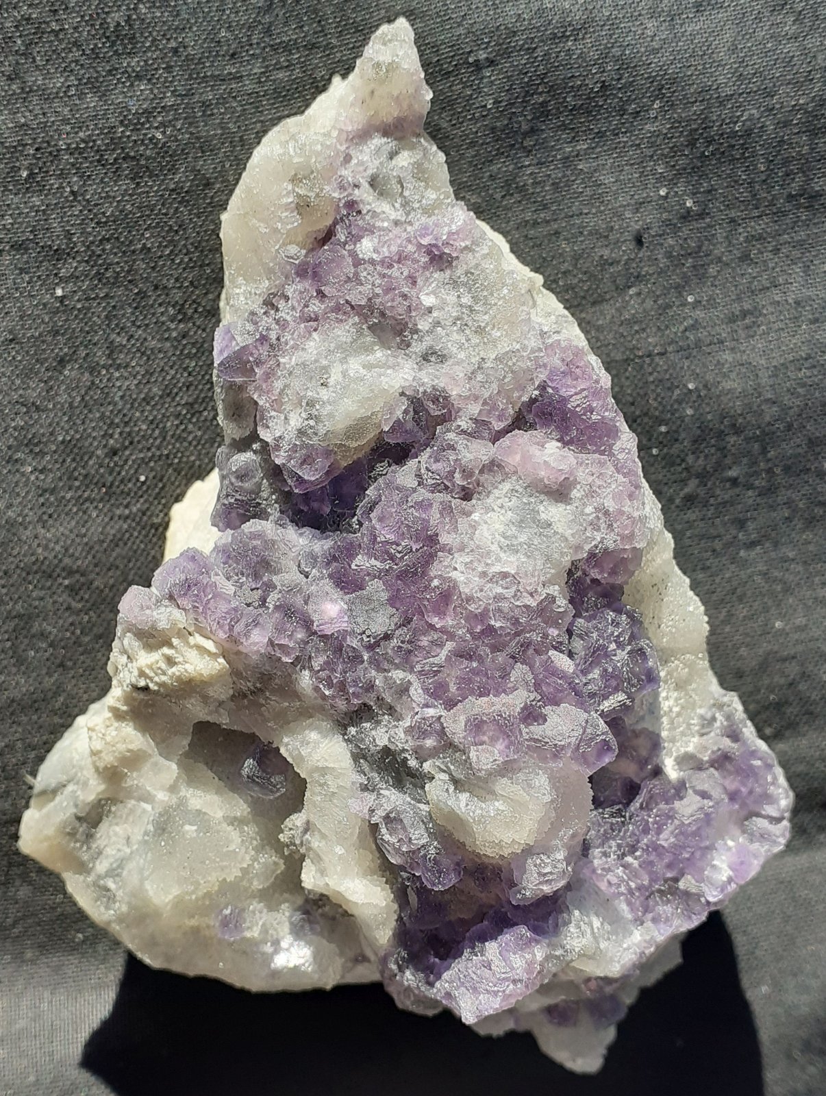 Fluorite, Quartz
7 x 5,5 cm
(Autor: Volkmar Stingl)