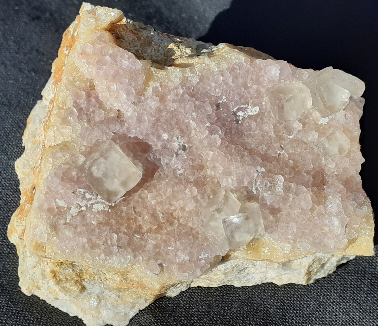 Fluorite
5 x 5 cm
(Autor: Volkmar Stingl)