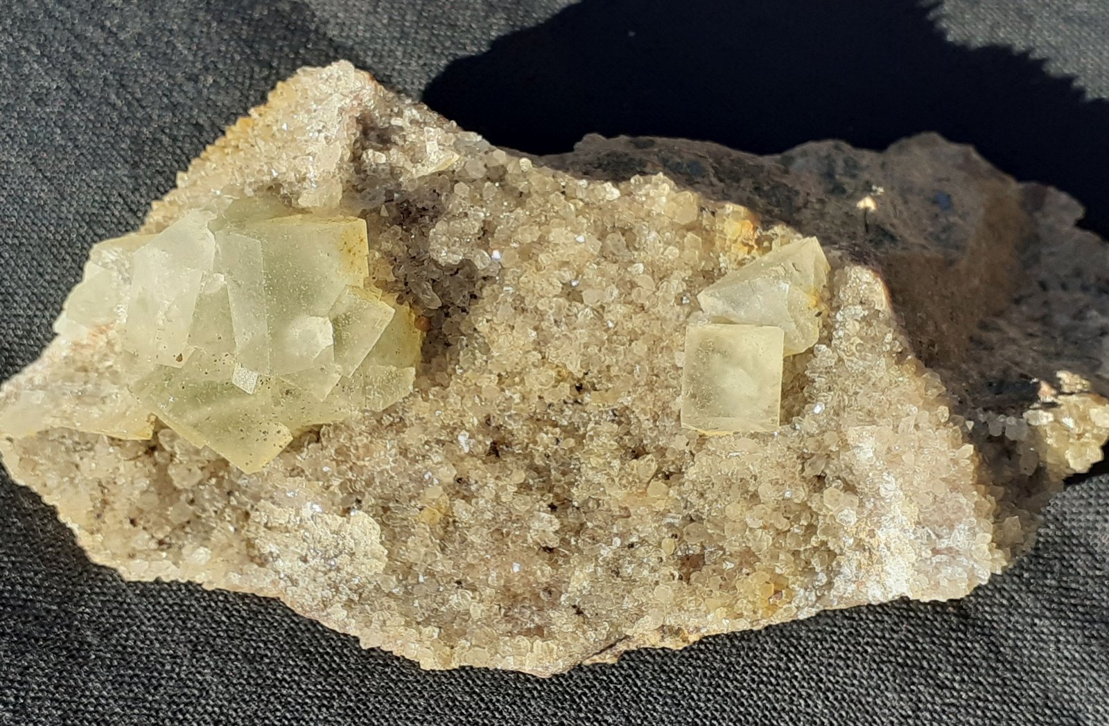 Fluorite, Quartz
7 x 3,5 cm
(Autor: Volkmar Stingl)