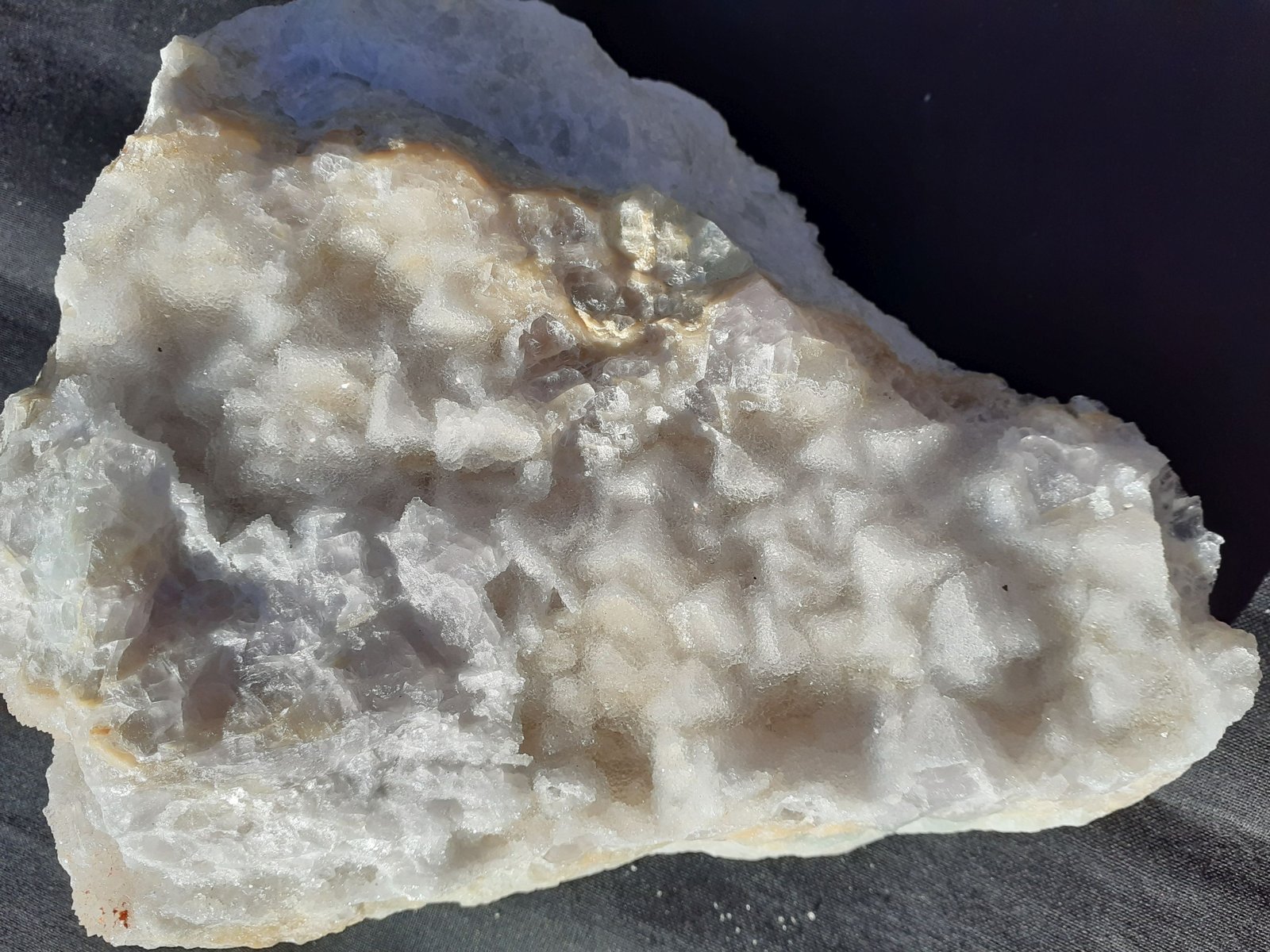 Quartz on Fluorite
13 x 12 cm
(Autor: Volkmar Stingl)