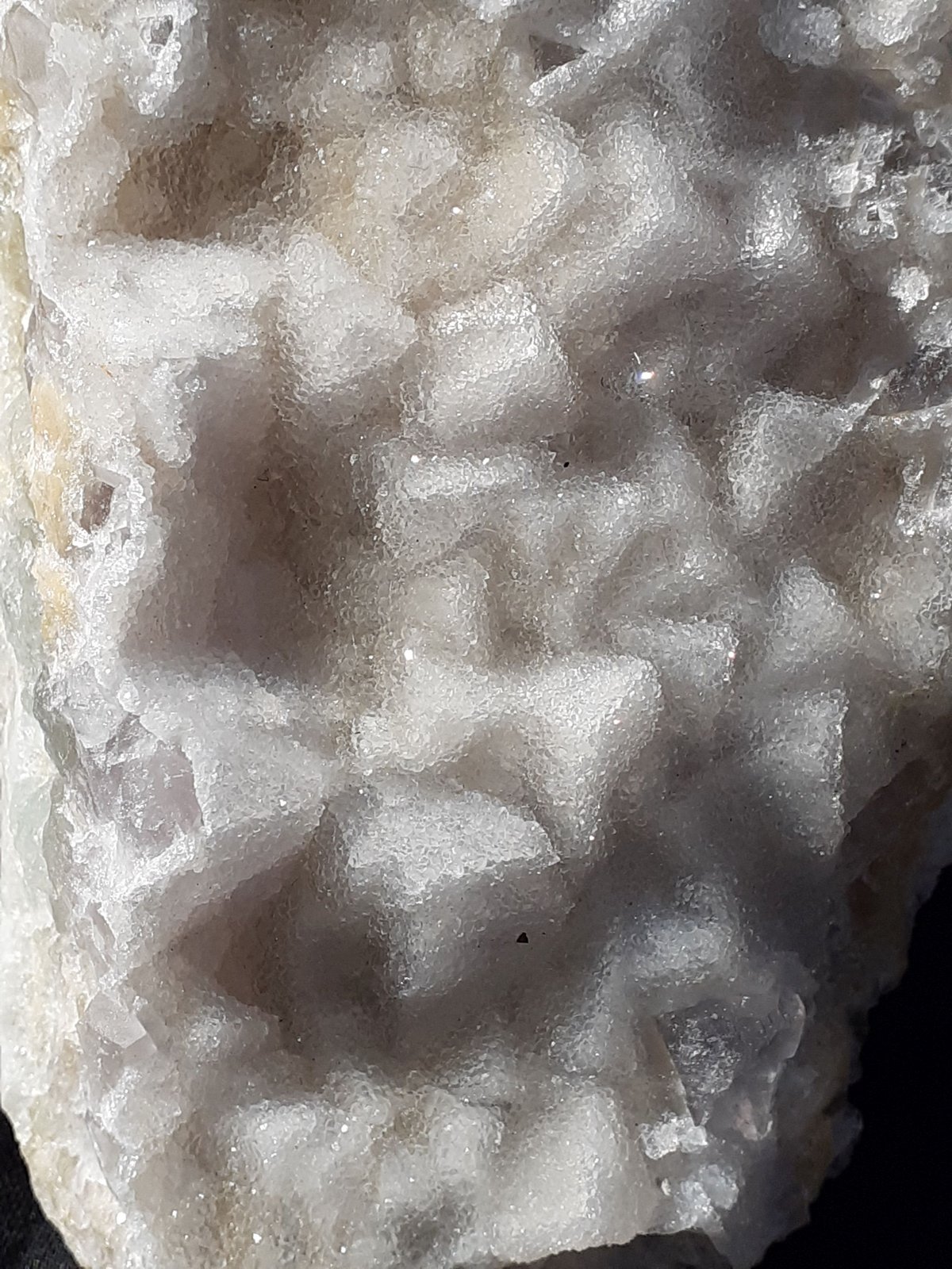 Quartz on Fluorite
13 x 12 cm
(Autor: Volkmar Stingl)