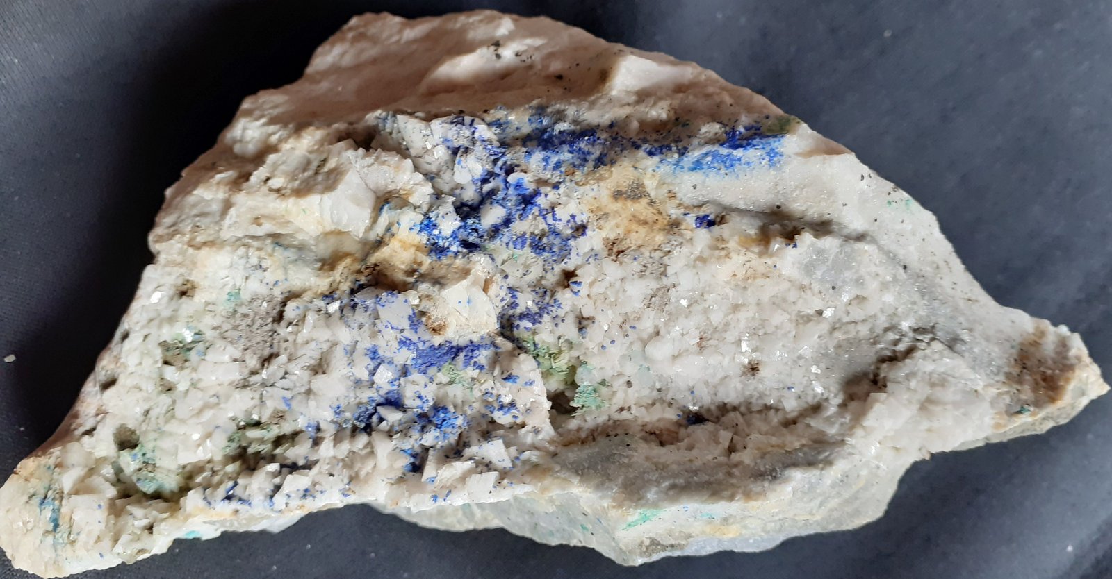 Azurite, Malachite, Dolomite
14 x 7 cm
(Autor: Volkmar Stingl)