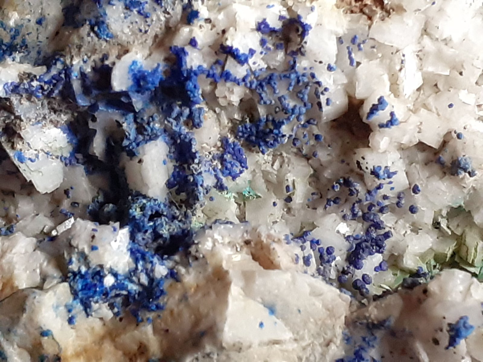 Azurite, Malachite, Dolomite
14 x 7 cm
(Autor: Volkmar Stingl)
