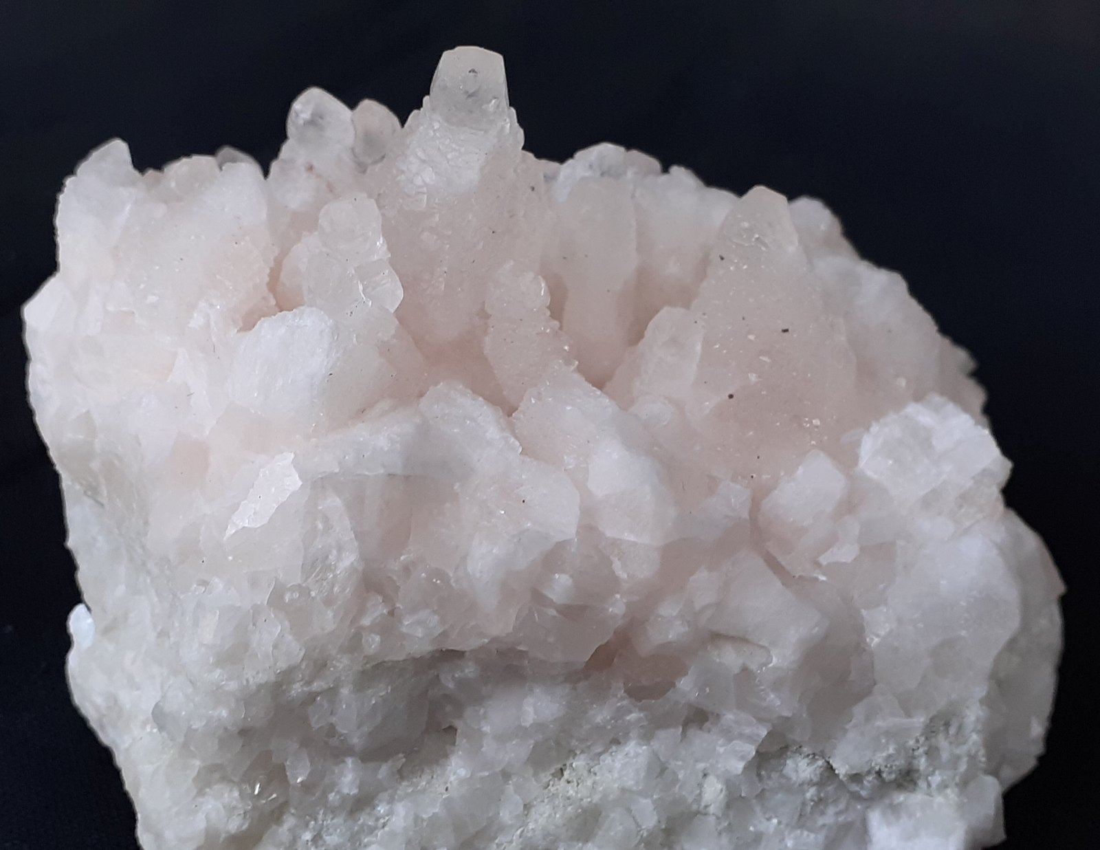 Calcite (variety Mn-bearing)
6,5 x 5 cm
(Autor: Volkmar Stingl)