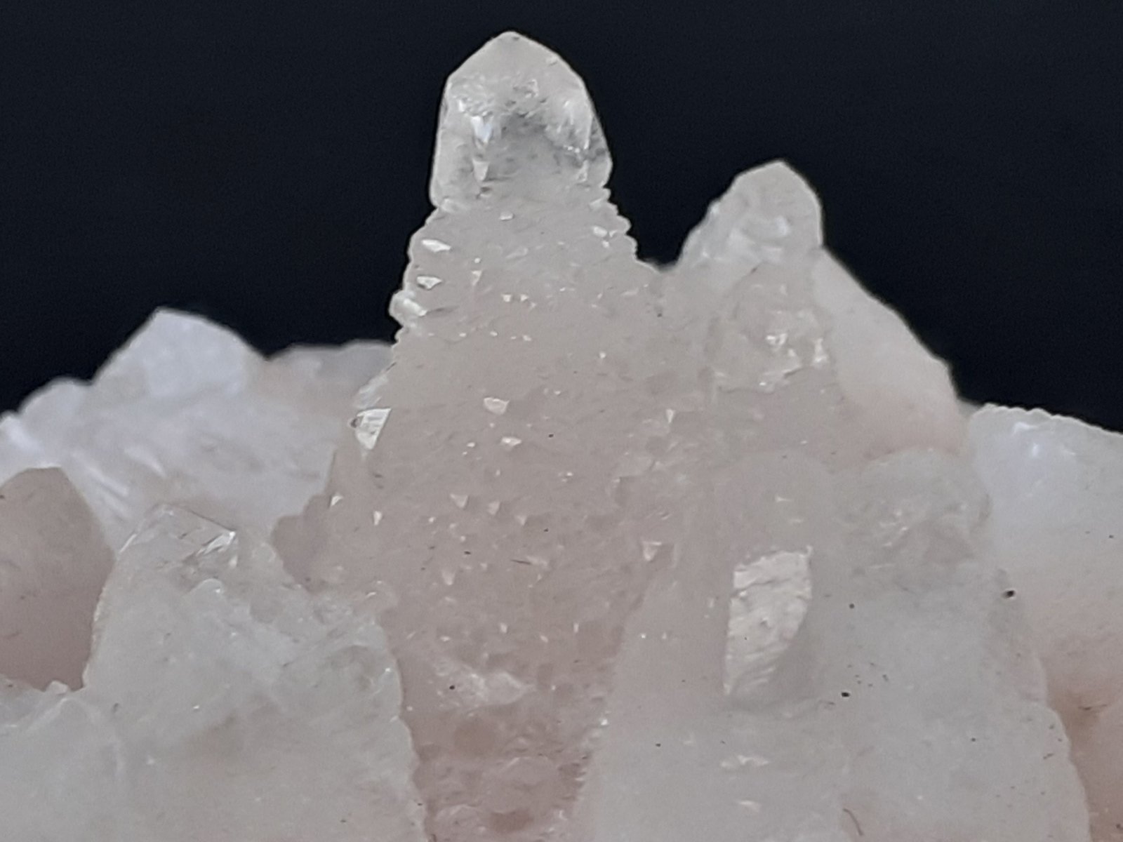 Calcite (variety Mn-bearing)
6,5 x 5 cm
(Autor: Volkmar Stingl)