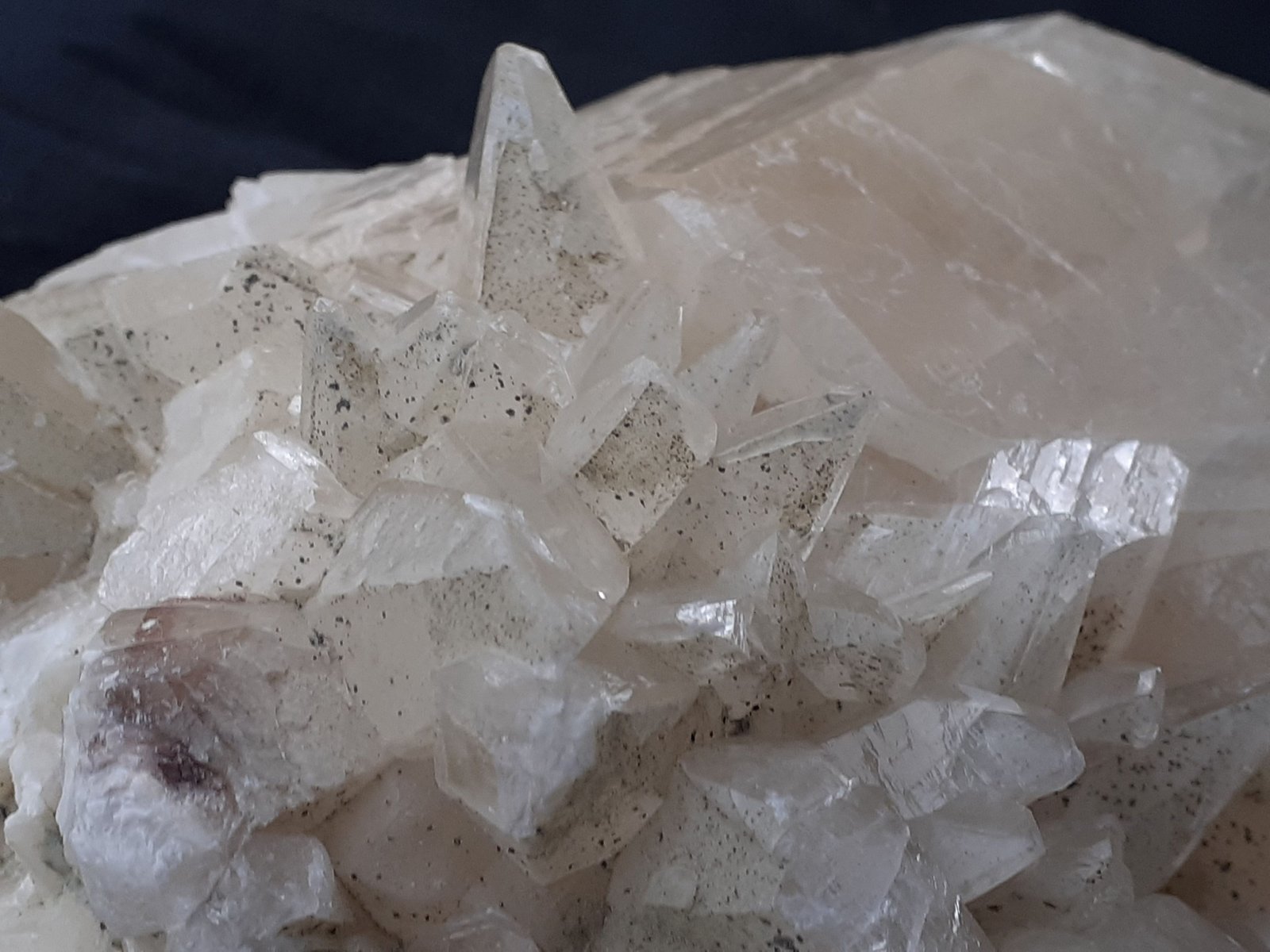 Calcite, Pyrite
14 x 12 cm
(Autor: Volkmar Stingl)
