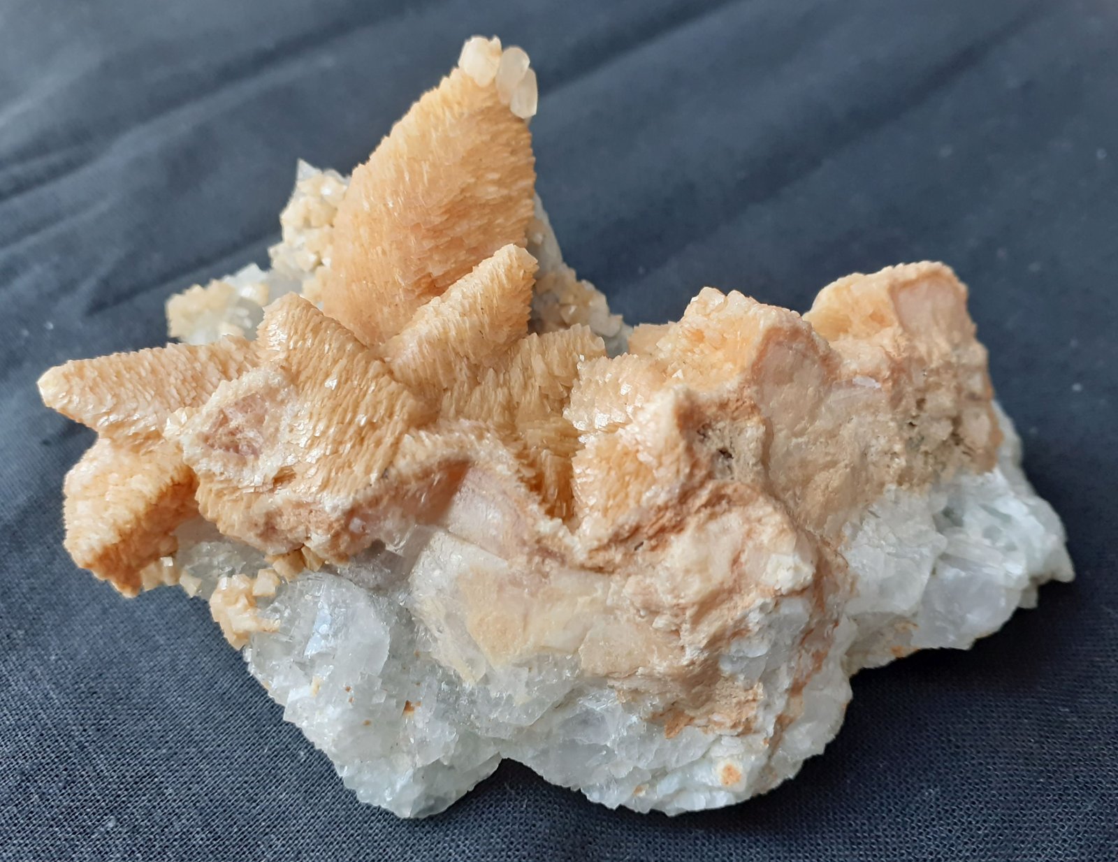 Siderite after Calcite, Calcite
8 x 5,5 cm
(Autor: Volkmar Stingl)
