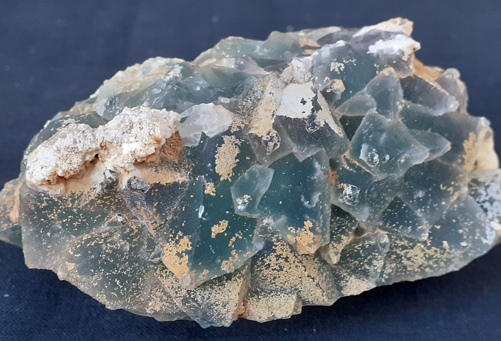 Fluorite, Quartz, Quartz (variety chalcedony)
8 x 6 cm
(Autor: Volkmar Stingl)