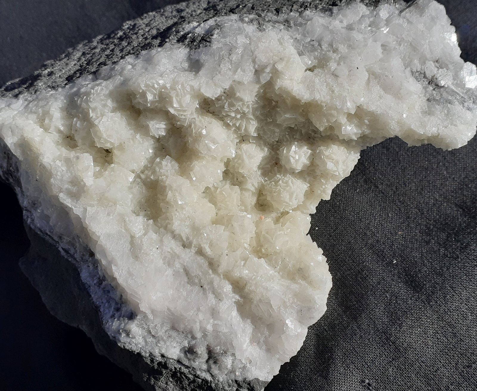 Dolomite
12 x 10 cm
(Autor: Volkmar Stingl)