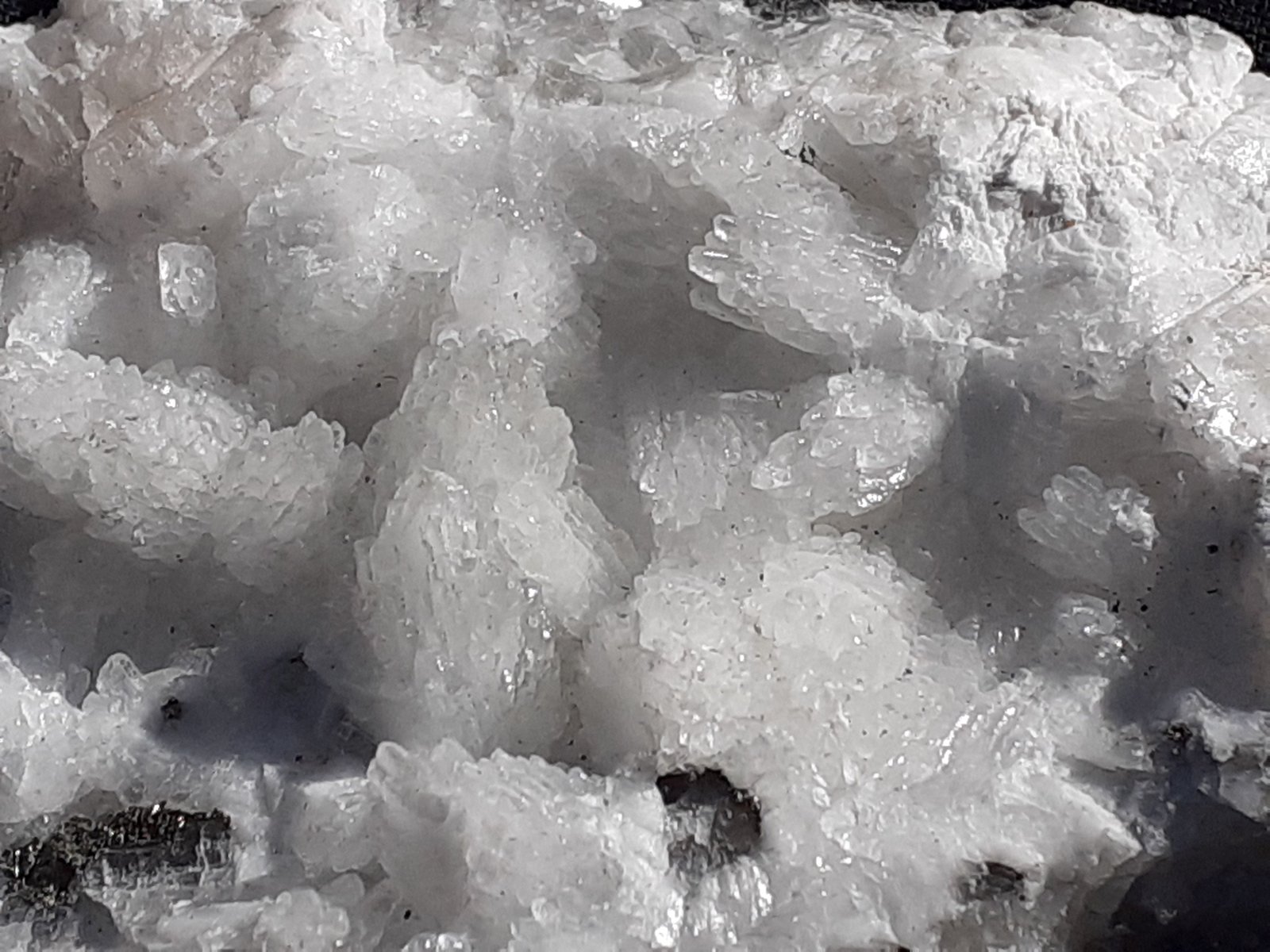 Calcite, Pyrite
6,5 x 5 cm
(Autor: Volkmar Stingl)