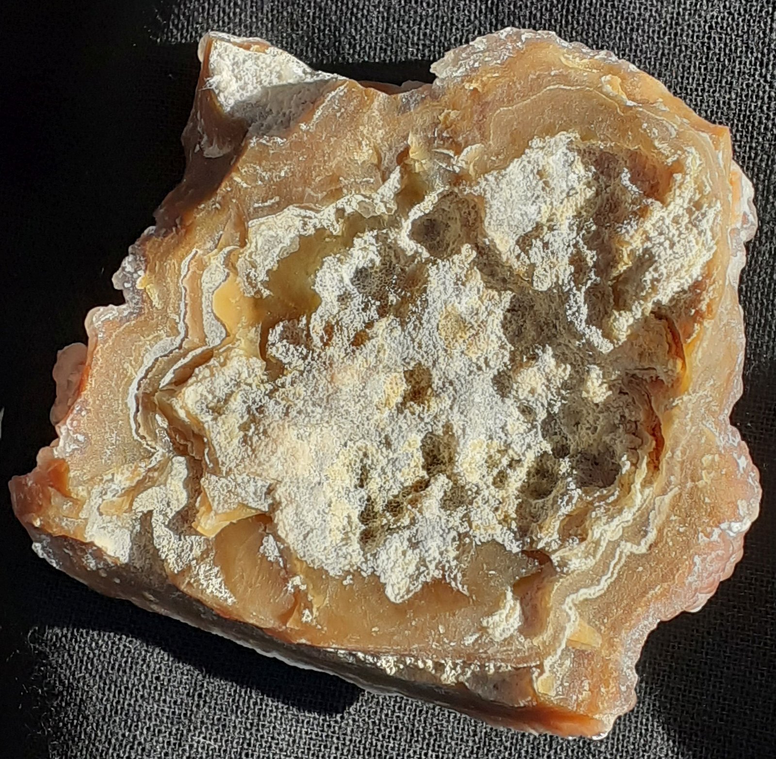 Quartz (variety agate)
4,5 x 4 cm
(Autor: Volkmar Stingl)