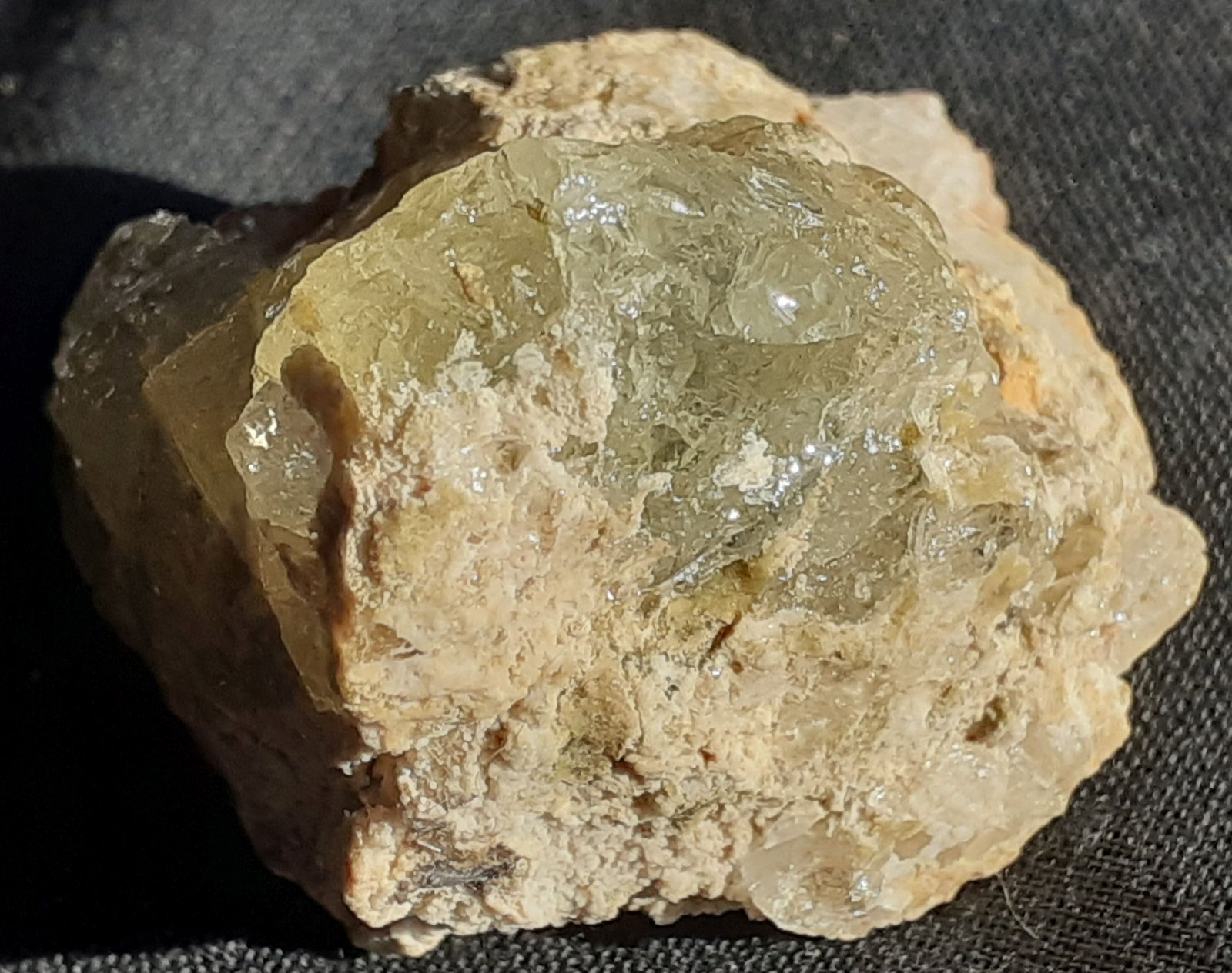 Beryl (variety Cs-beryl)
3 x 3 cm
(Autor: Volkmar Stingl)